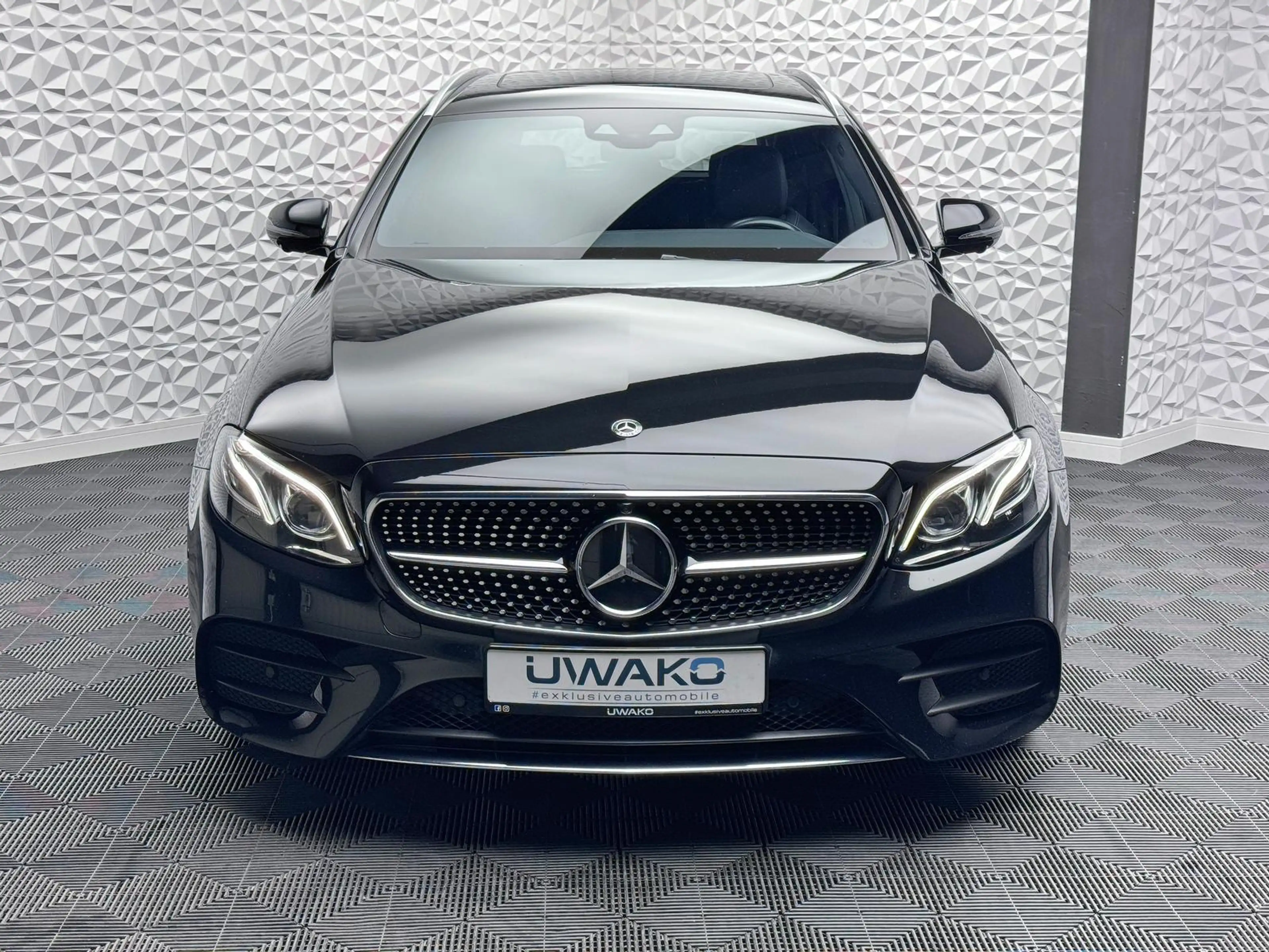 Mercedes-Benz E 220 E220d T AMG*DISTRO*PANO*LUFT*360°*LED*DAB*ILS+ — photo 6