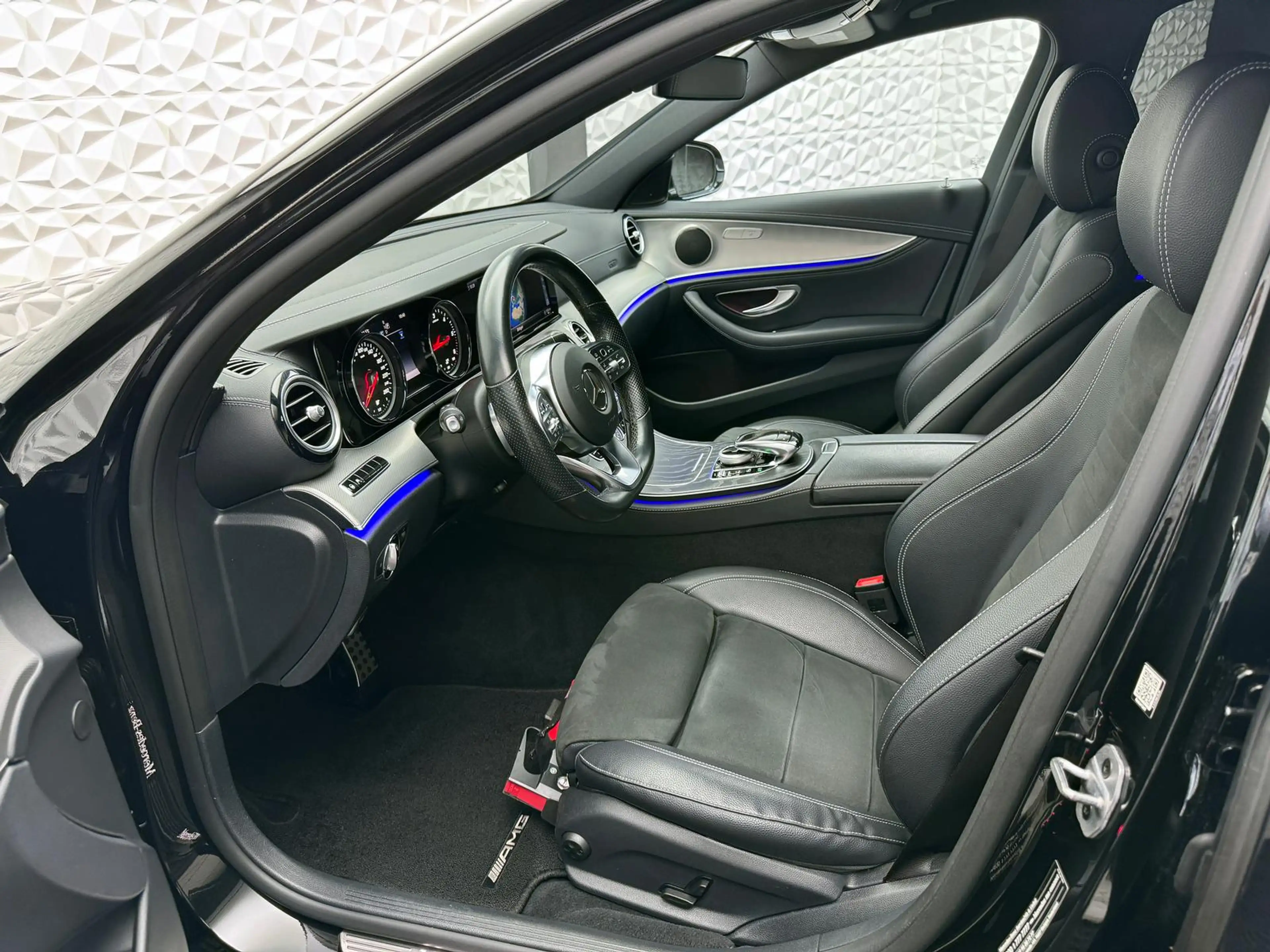 Mercedes-Benz E 220 E220d T AMG*DISTRO*PANO*LUFT*360°*LED*DAB*ILS+ — photo 7