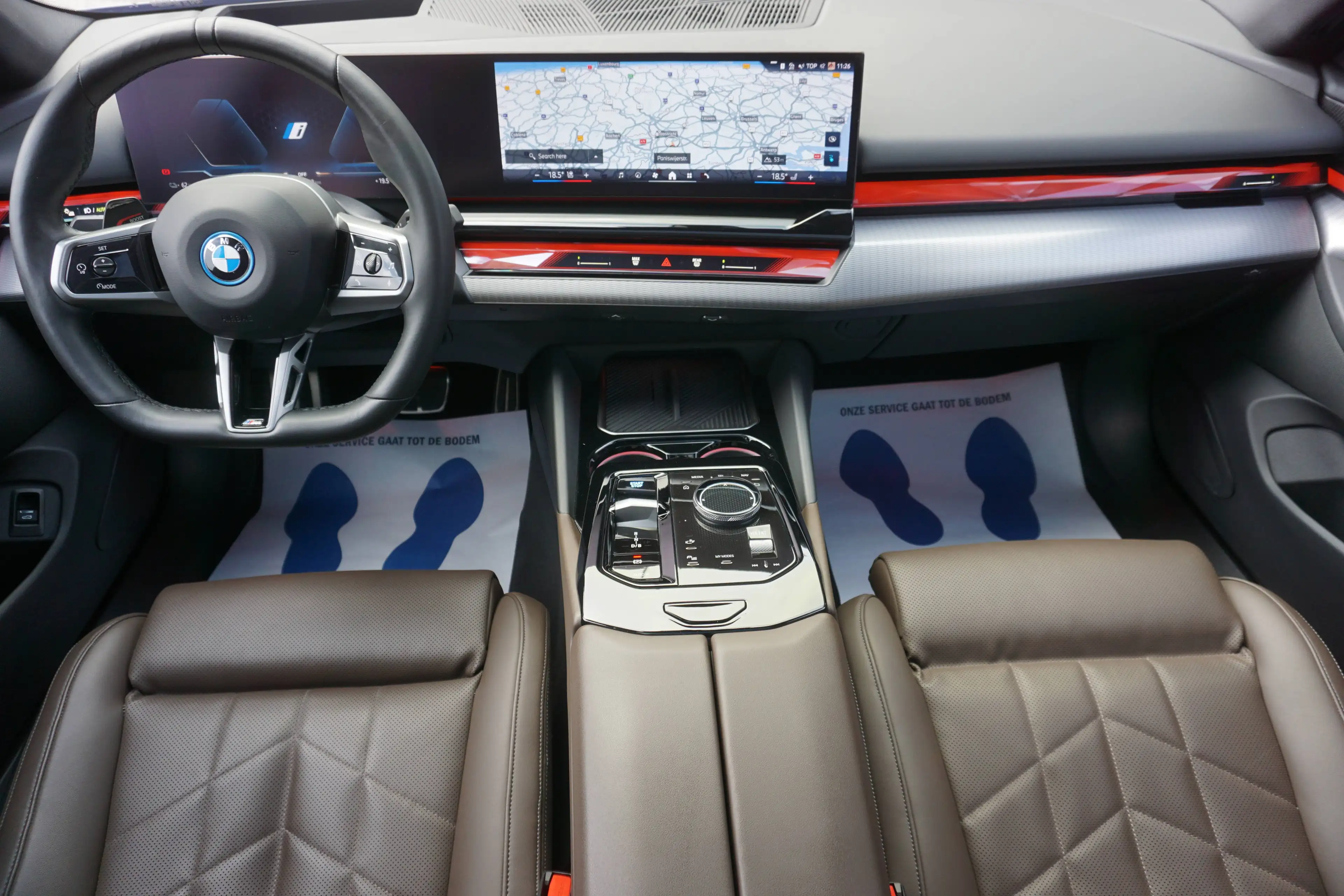 BMW i5 i5 eDrive40-Navi-360°Cam-Pano-Keyless-HeadUp-DodeH-Garantie — photo 9