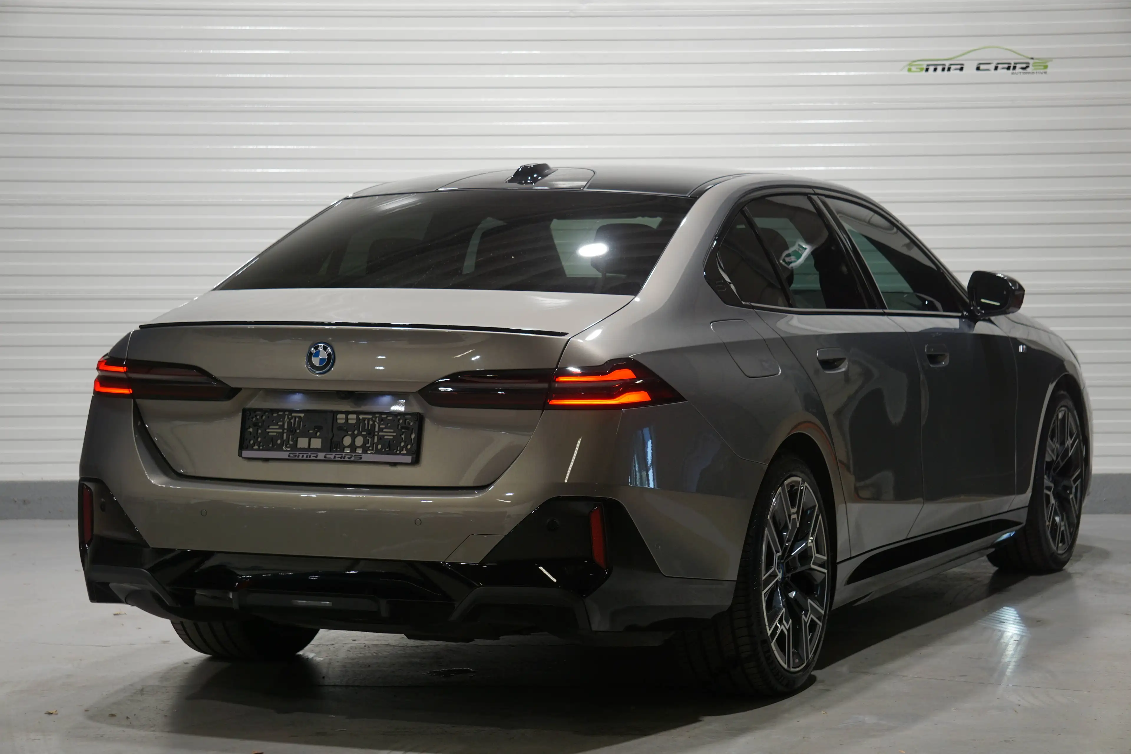 BMW i5 i5 eDrive40-Navi-360°Cam-Pano-Keyless-HeadUp-DodeH-Garantie — photo 3