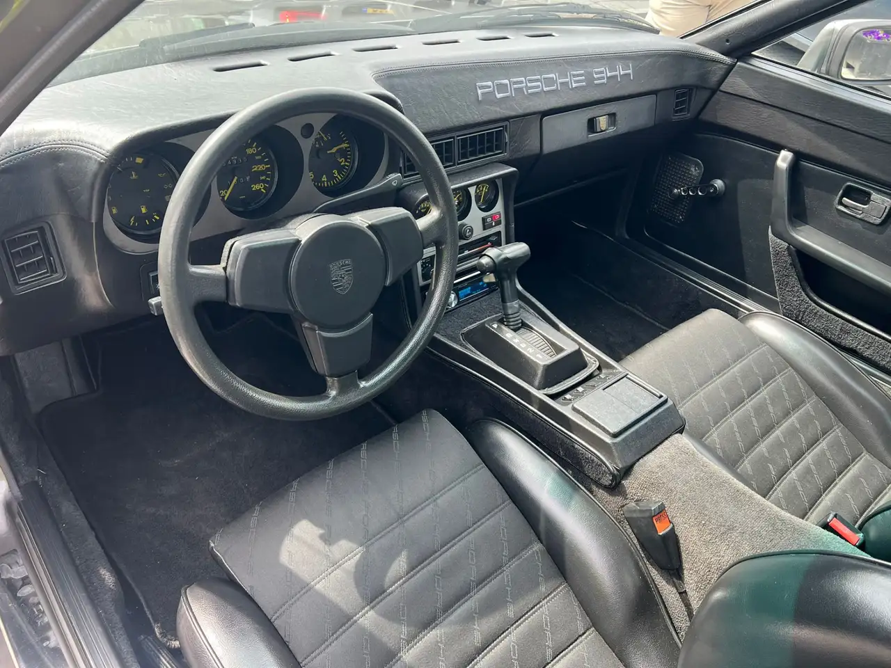 Porsche 944 2.5 Coupé Automaat, foto 2