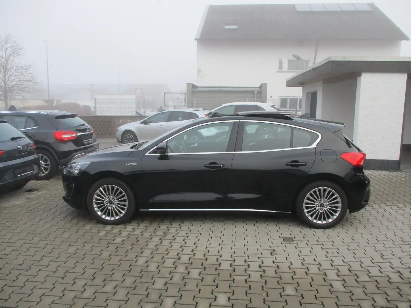 Ford Focus 1,5 Vignale NAVI LEDER KAMERA PANORAM HEAD Schwarz - 1