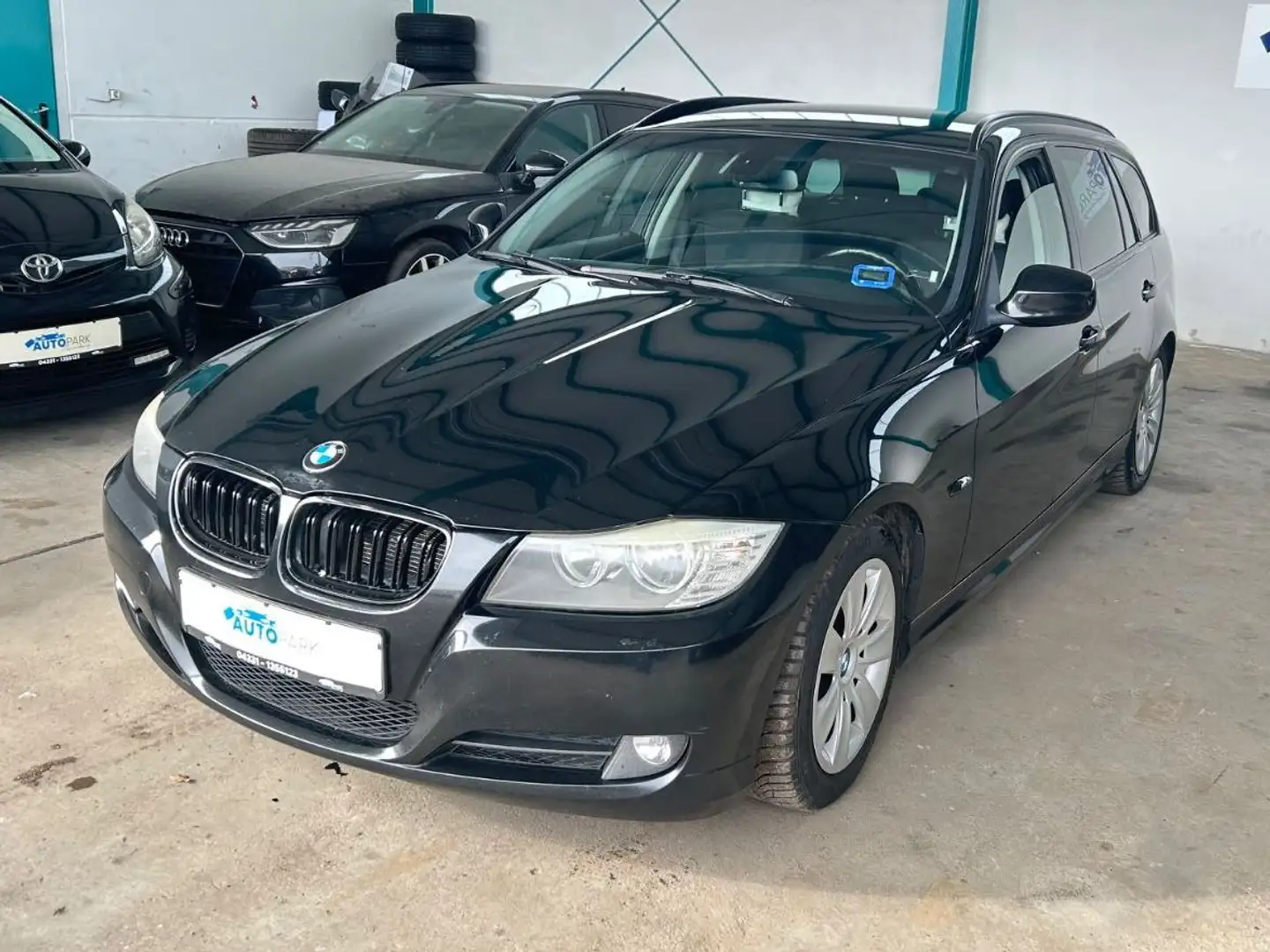 BMW 320 Touring 320 d *AHK* Schwarz - 1