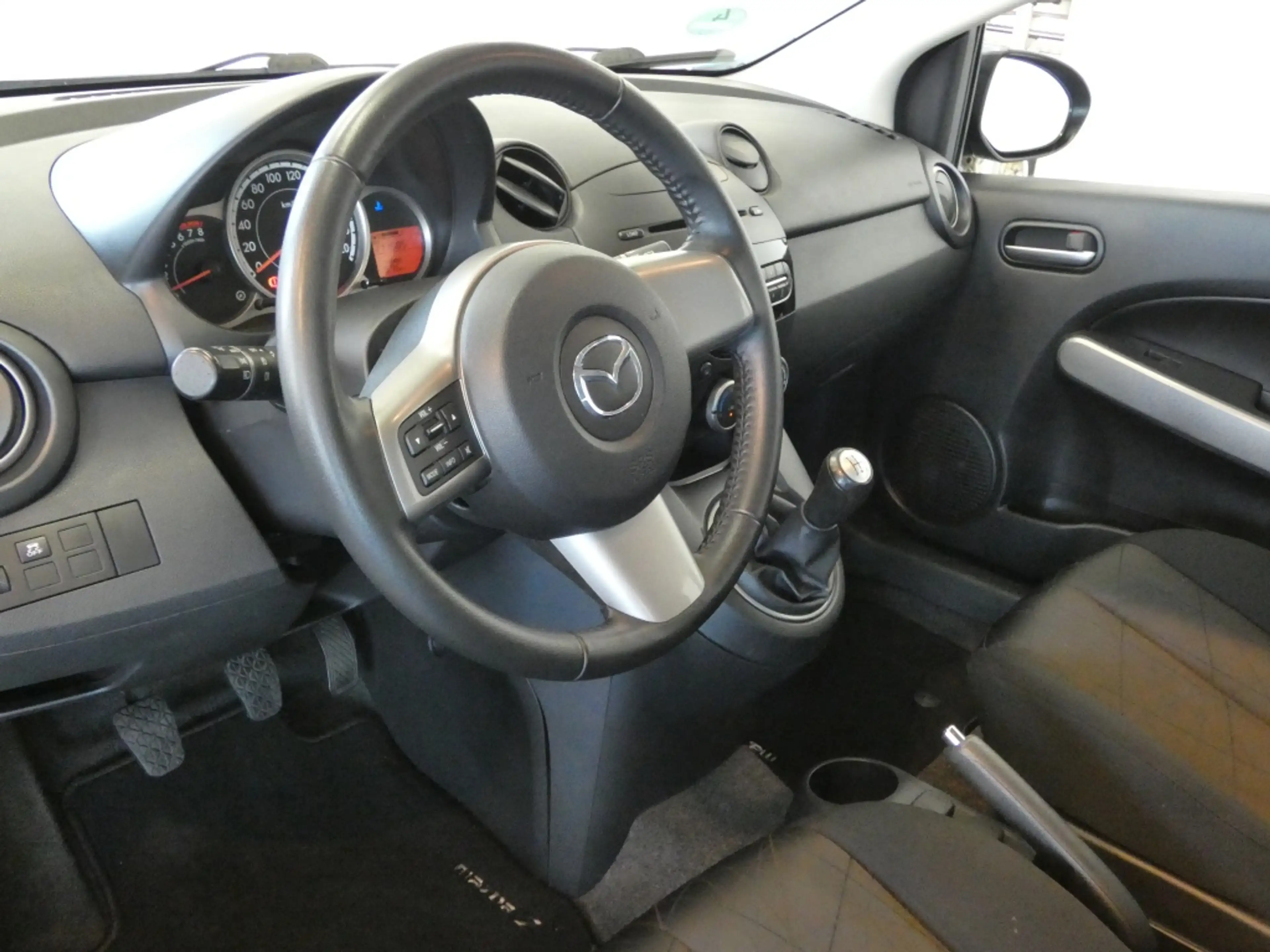 Mazda 2 1.3 GT-L MOOIE AUTO,COMPL HISTORIE,CLIMA.STOELVERW — photo 10