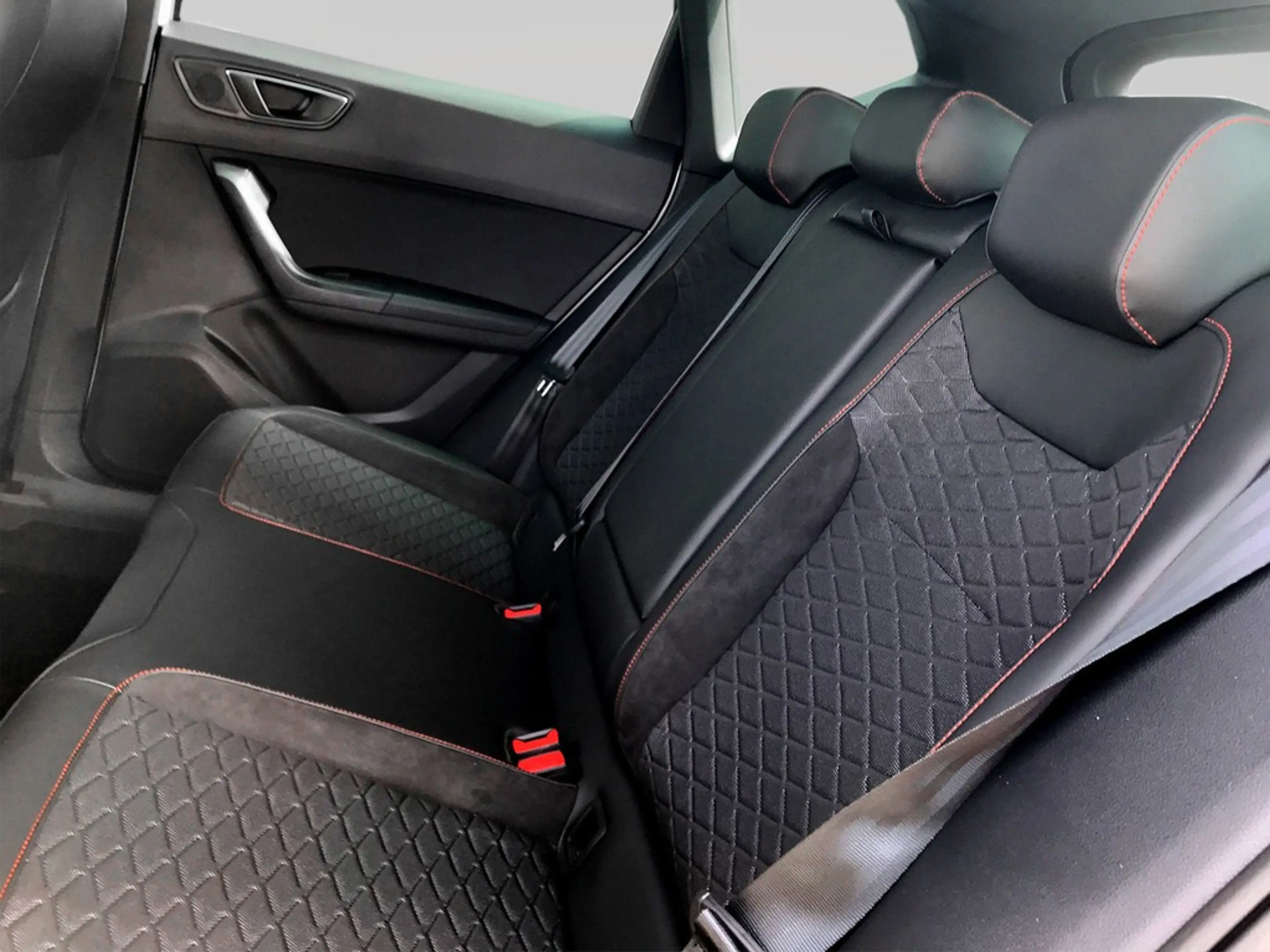 SEAT Ateca 1.5 TSI ACT DSG FR AHK*LED*NAV*ACC*SHZ*PARKLENK... — photo 6