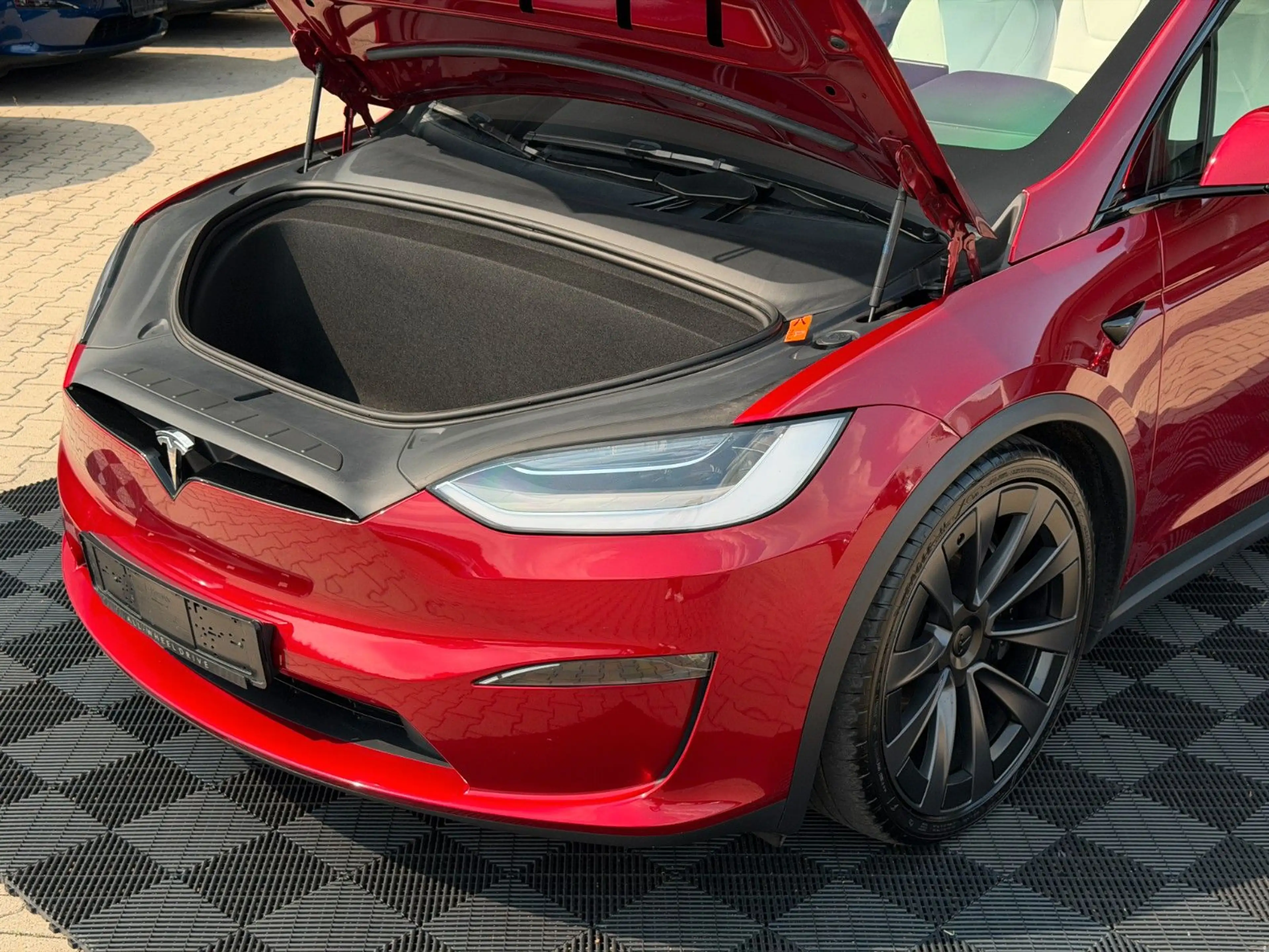Tesla Model X MODEL X PALLADIUM | EAP4 | 7 SEAT | ULTRA RED — photo 5