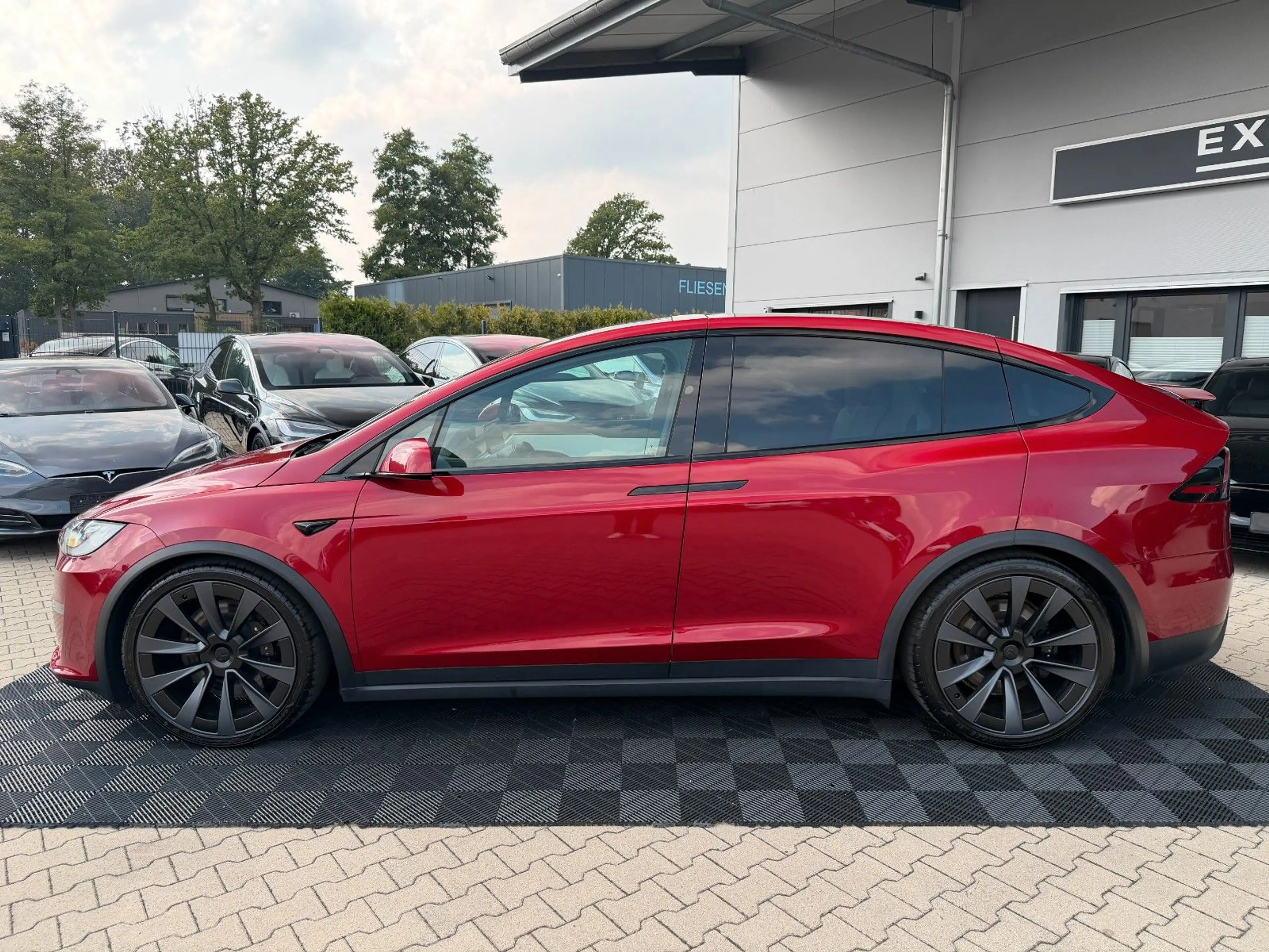 Tesla Model X MODEL X PALLADIUM | EAP4 | 7 SEAT | ULTRA RED — photo 3
