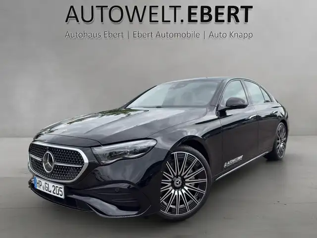 Mercedes-Benz 220 main image