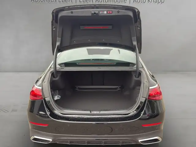 Mercedes-Benz 220 view 7