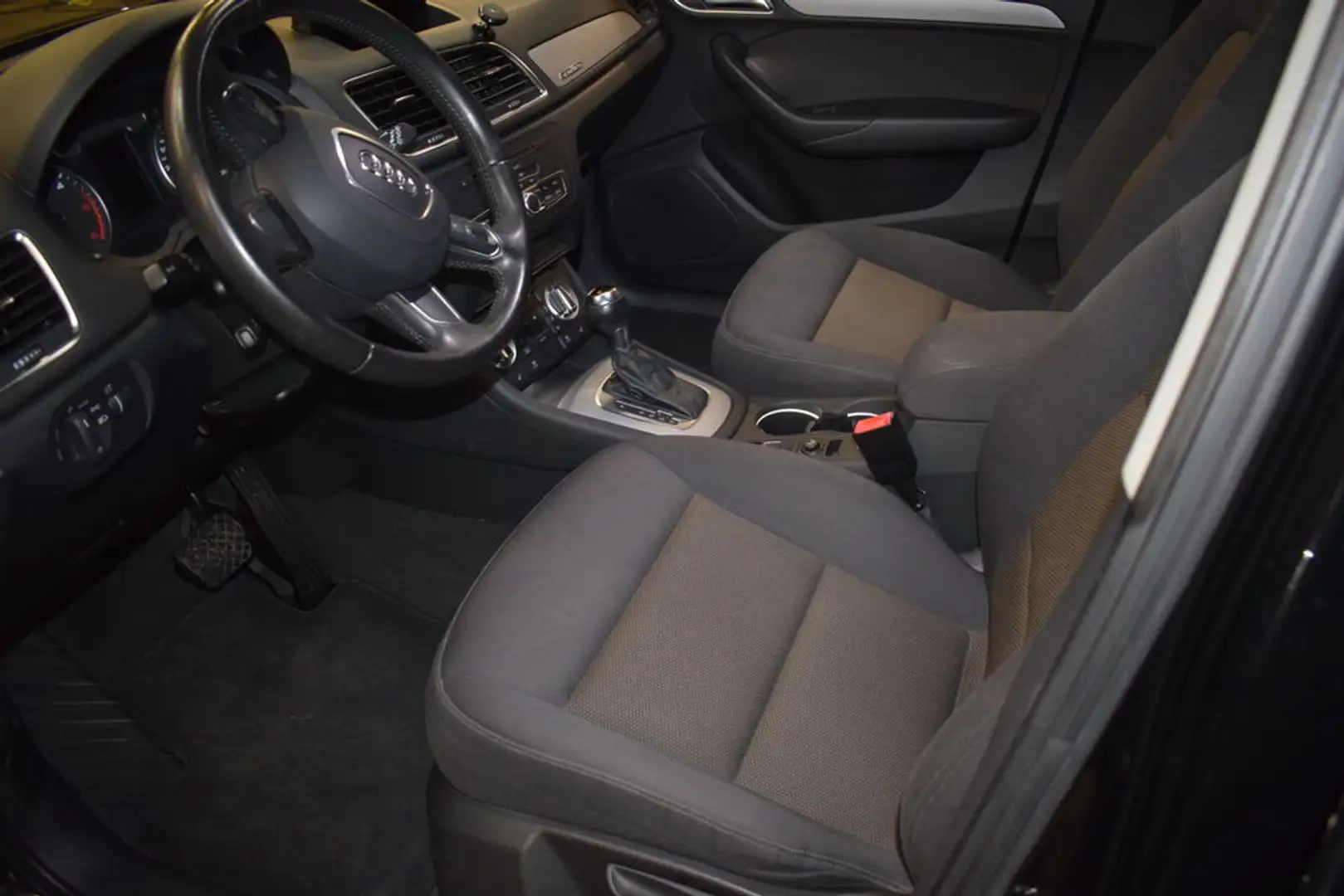 Audi Q3 2.0 TDI quattro wie neu AKTION Schwarz - 2