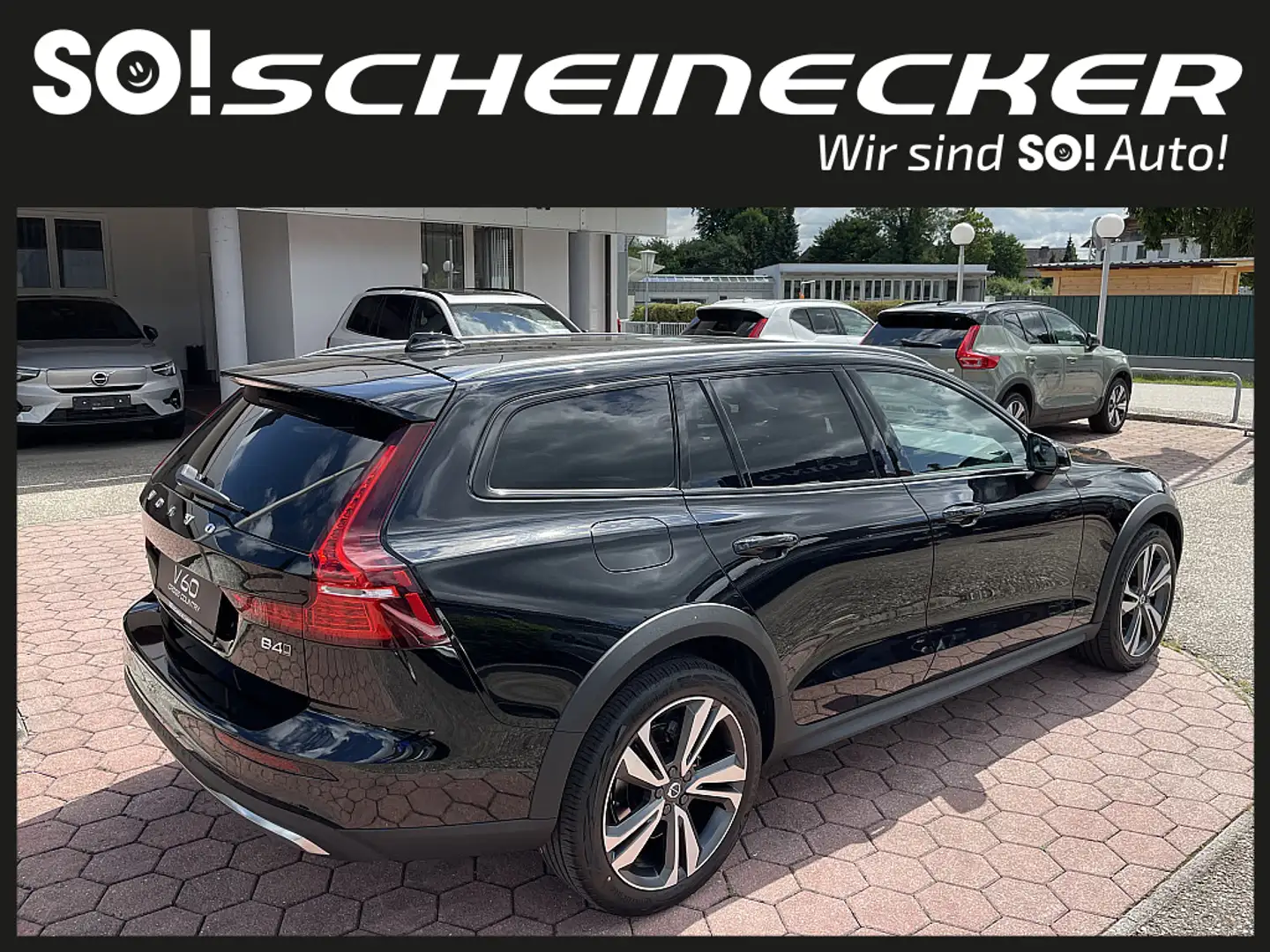 Volvo V60 Cross Country Ultimate B4 AWD Geartronic crna - 2