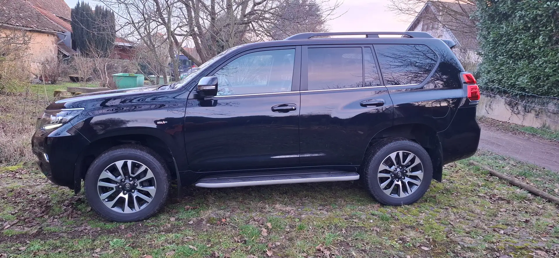 Toyota Land Cruiser D4D EXECUTIVE+GELÄNDEPAKET +SD *MEHRWERTSTEUER* Noir - 1