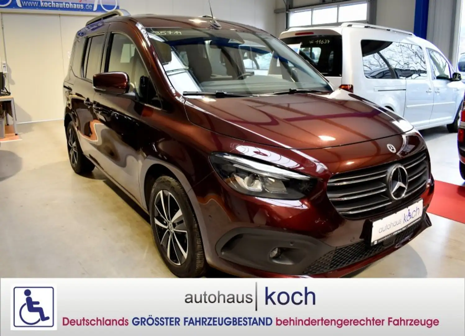 Mercedes-Benz T-Class 180 Progressive Edition rollstuhlgerecht Rood - 2