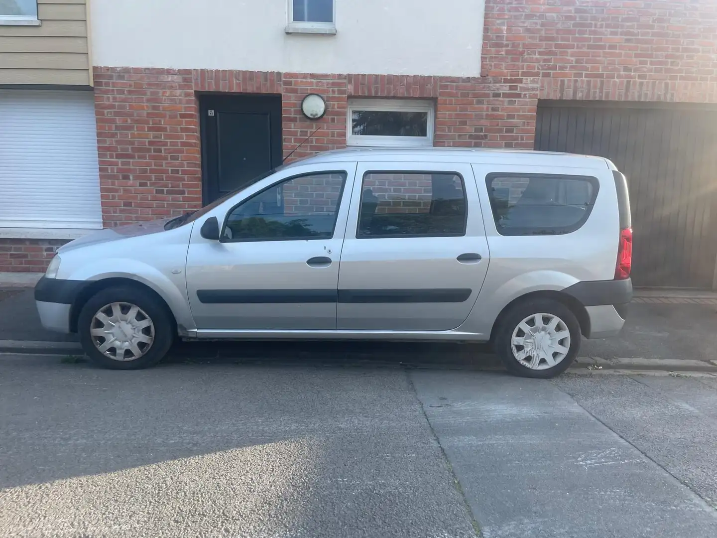 Dacia Logan Logan MCV dCi 85 eco2 7 places Ambiance Gris - 2