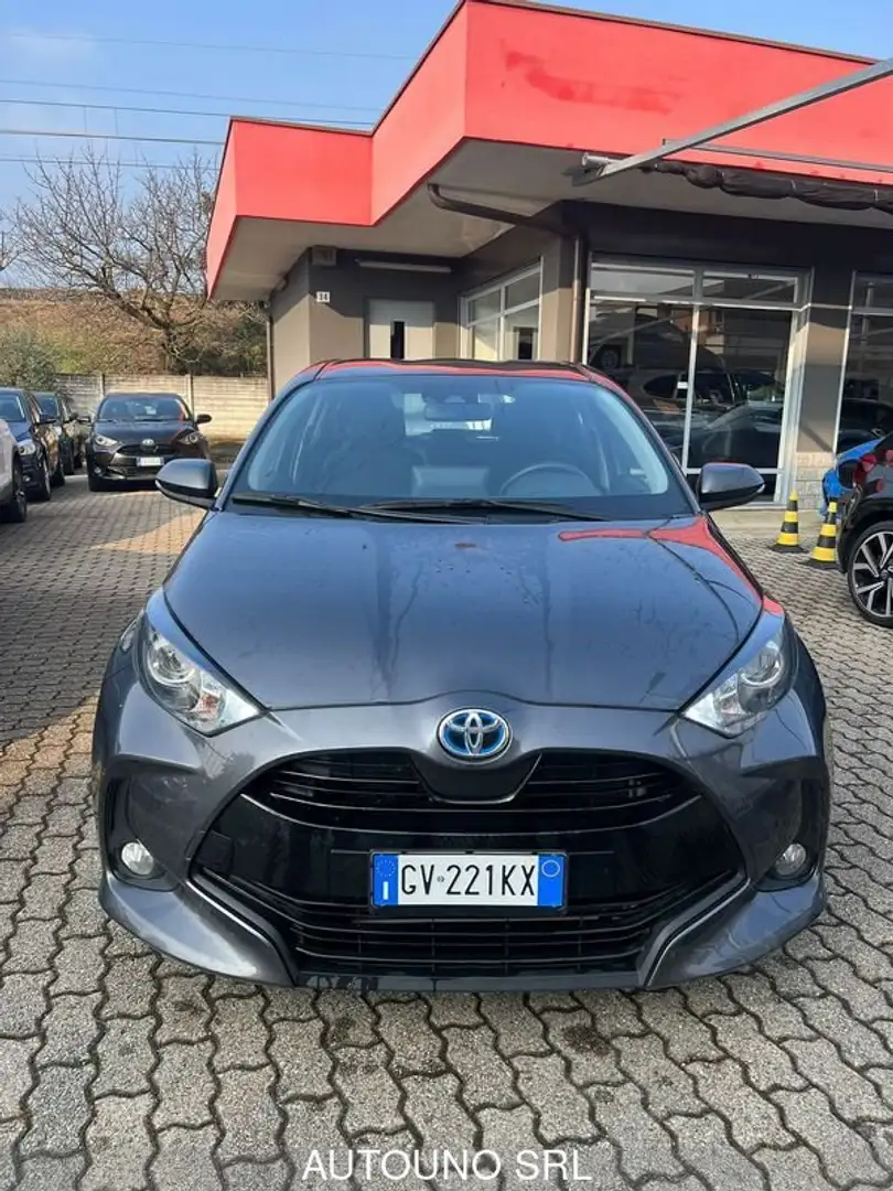 Toyota Yaris 1.5 Hybrid 5 porte Active Grigio - 2