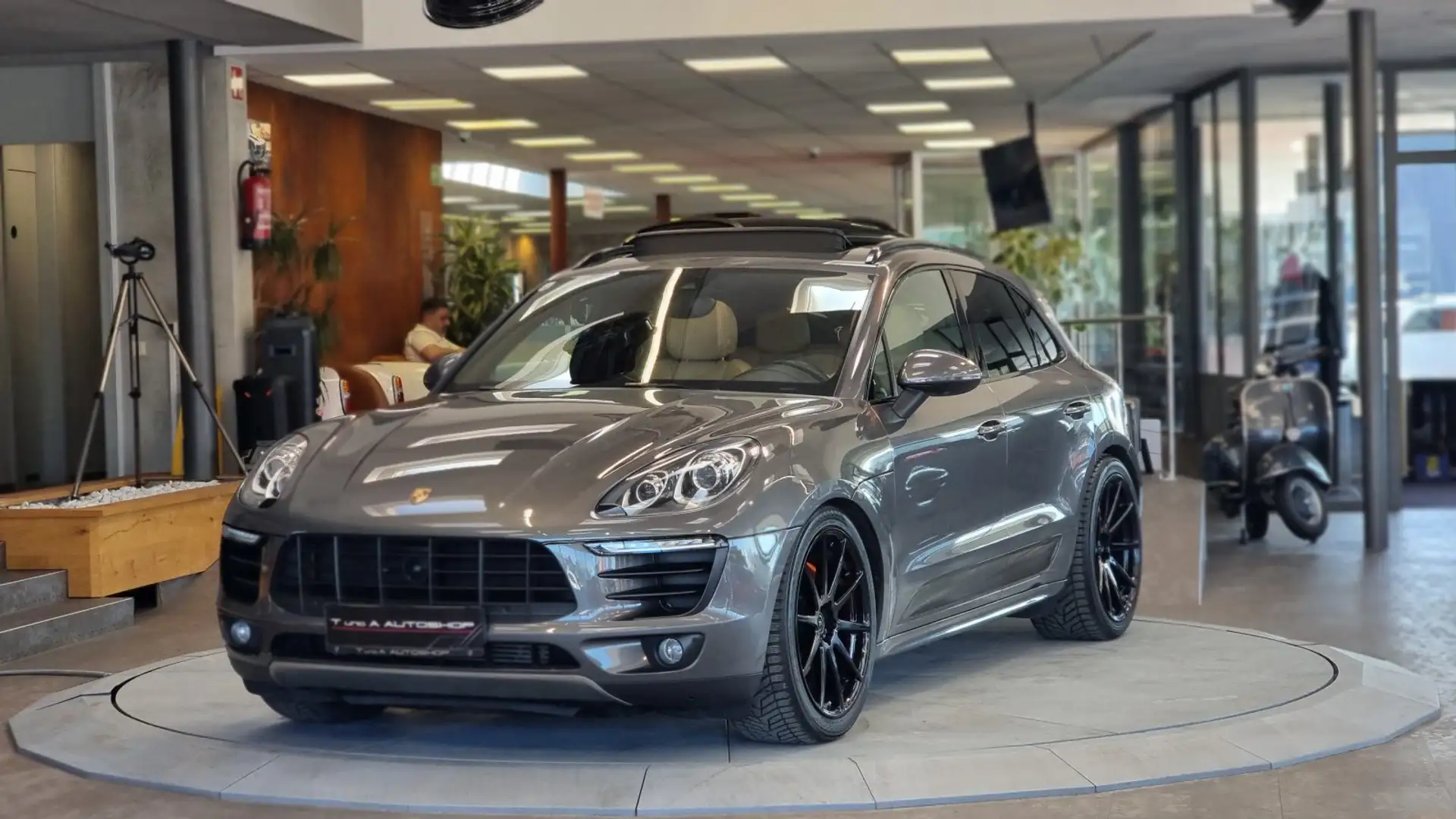 Porsche Macan S Aut. *Pano*Navi*Luftfe*BOSE*Keyless-Go* Grau - 1