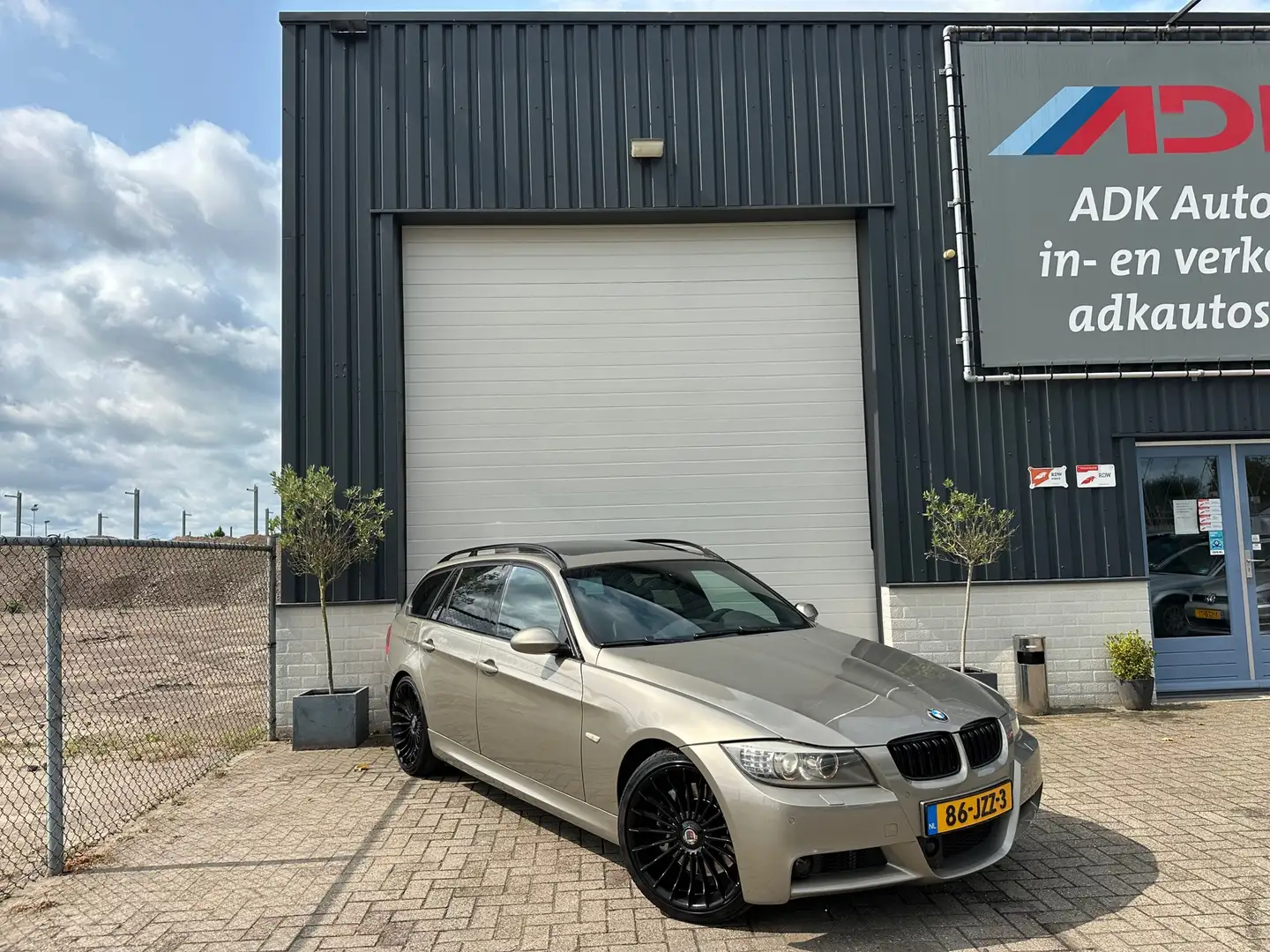 BMW 335 3-serie Touring 335i High Executive 400+PK/ACC/M P Szary - 2