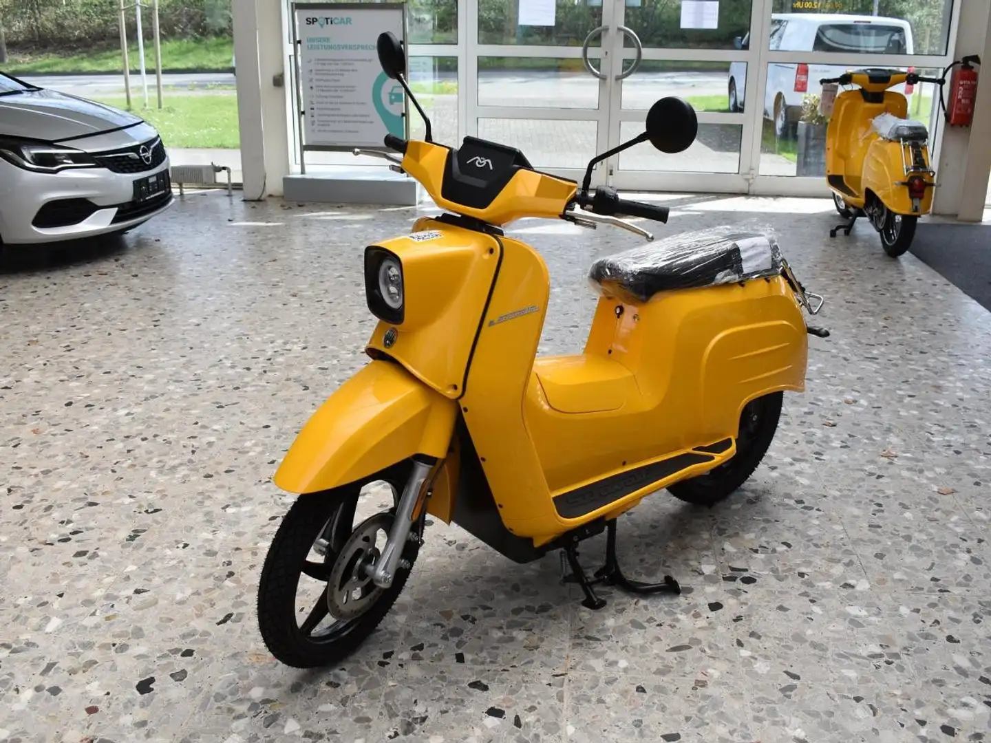 Govecs e-Schwalbe Naranja - 1