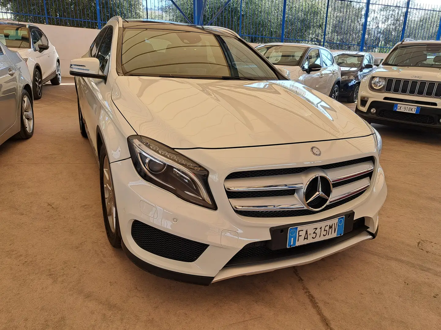 Mercedes-Benz GLA 220 GLA 220 CDI 170CV Automatic 4matic AMG Weiß - 1