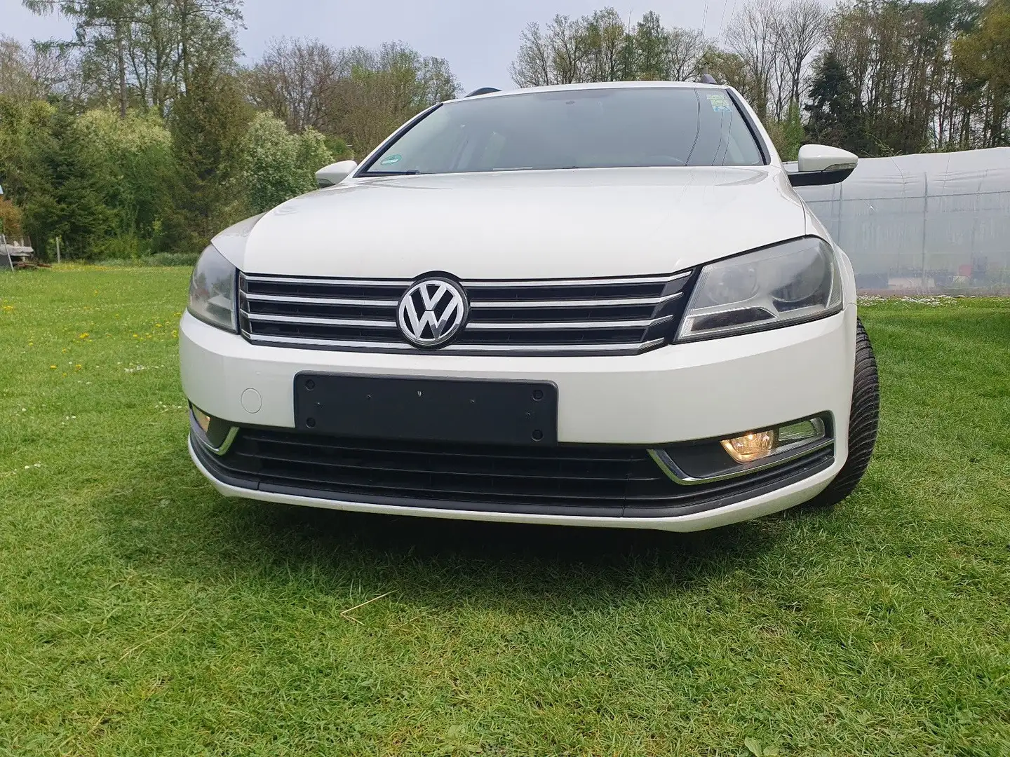 Volkswagen Passat Variant Trendline BlueMotion Weiß - 2