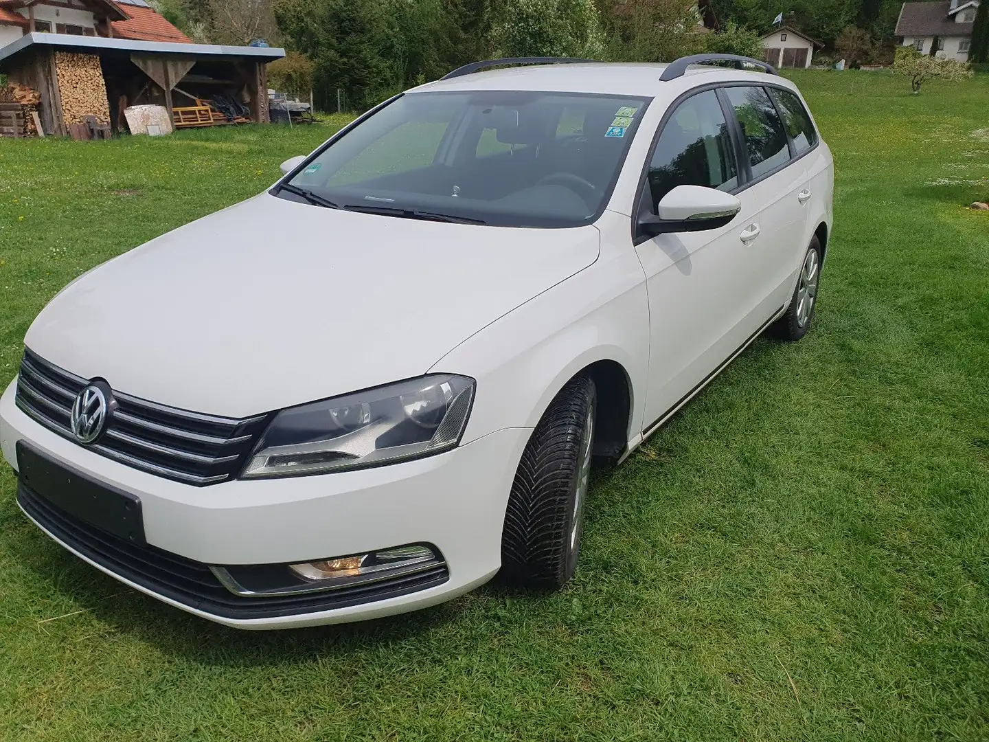 Volkswagen Passat Variant Trendline BlueMotion Weiß - 1