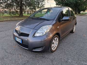 Yaris II 2005 3p 1.0 Now