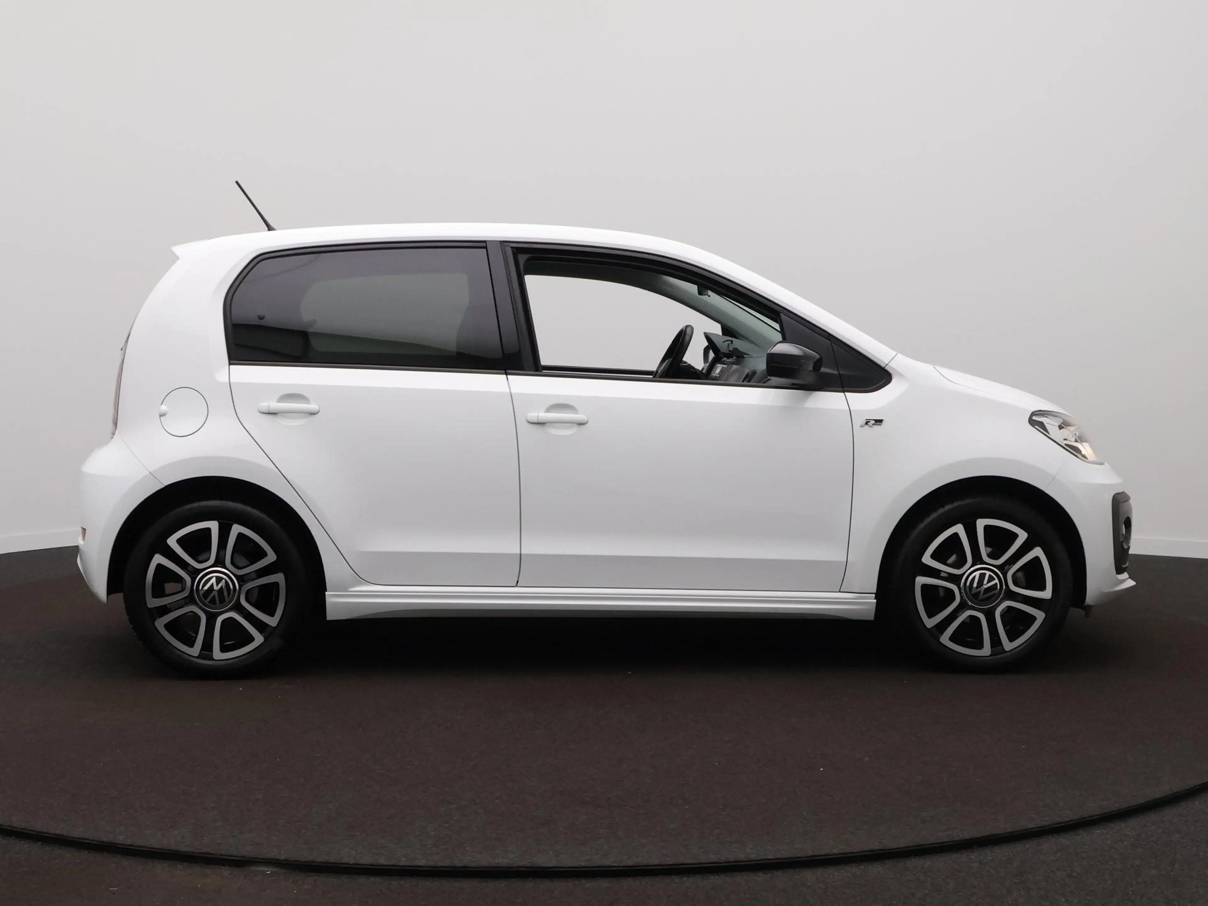 Volkswagen up! 1.0 R-Line | Carplay | Clima | L.M. Velgen | Cruis — photo 5