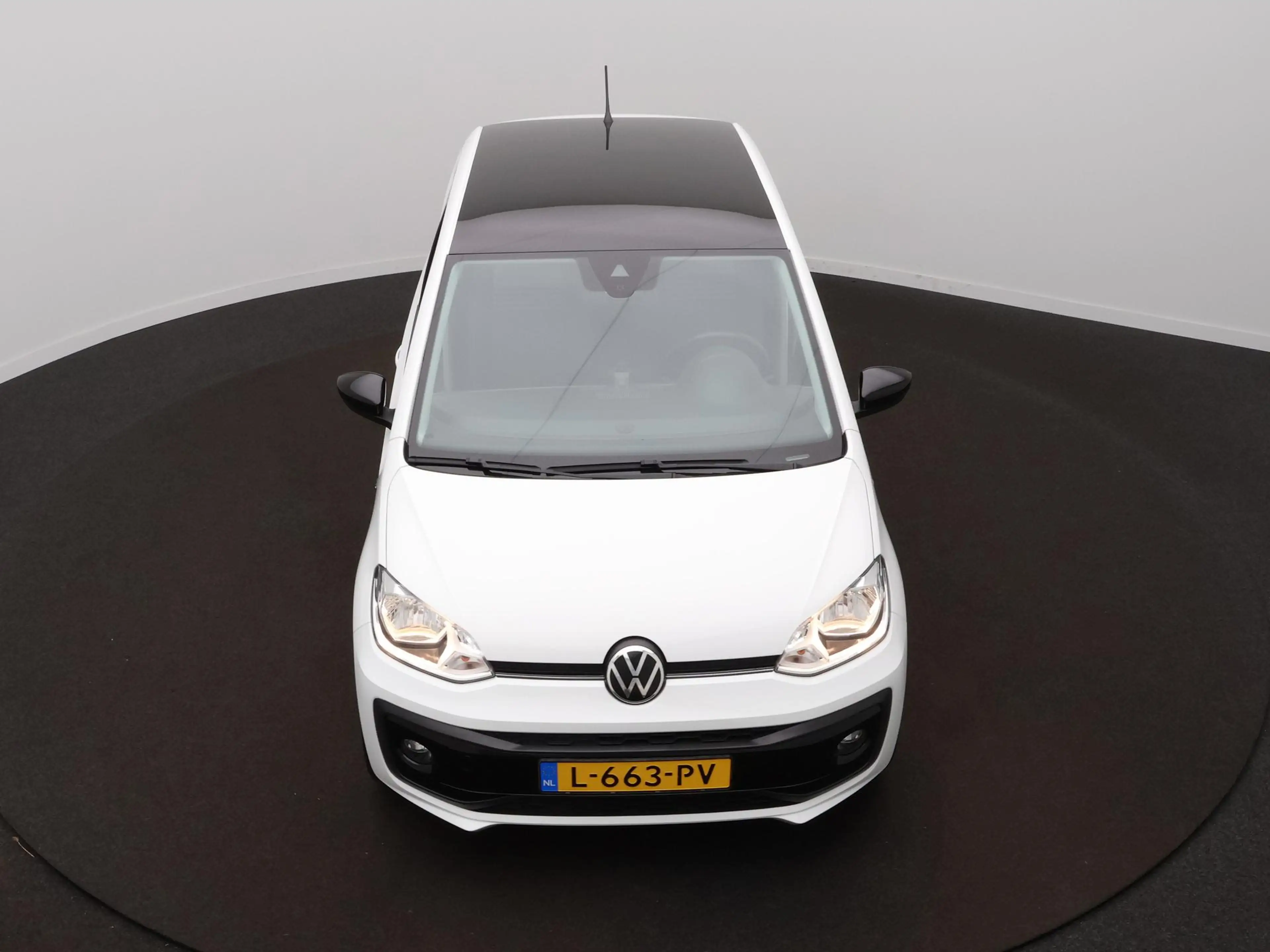 Volkswagen up! 1.0 R-Line | Carplay | Clima | L.M. Velgen | Cruis — photo 12