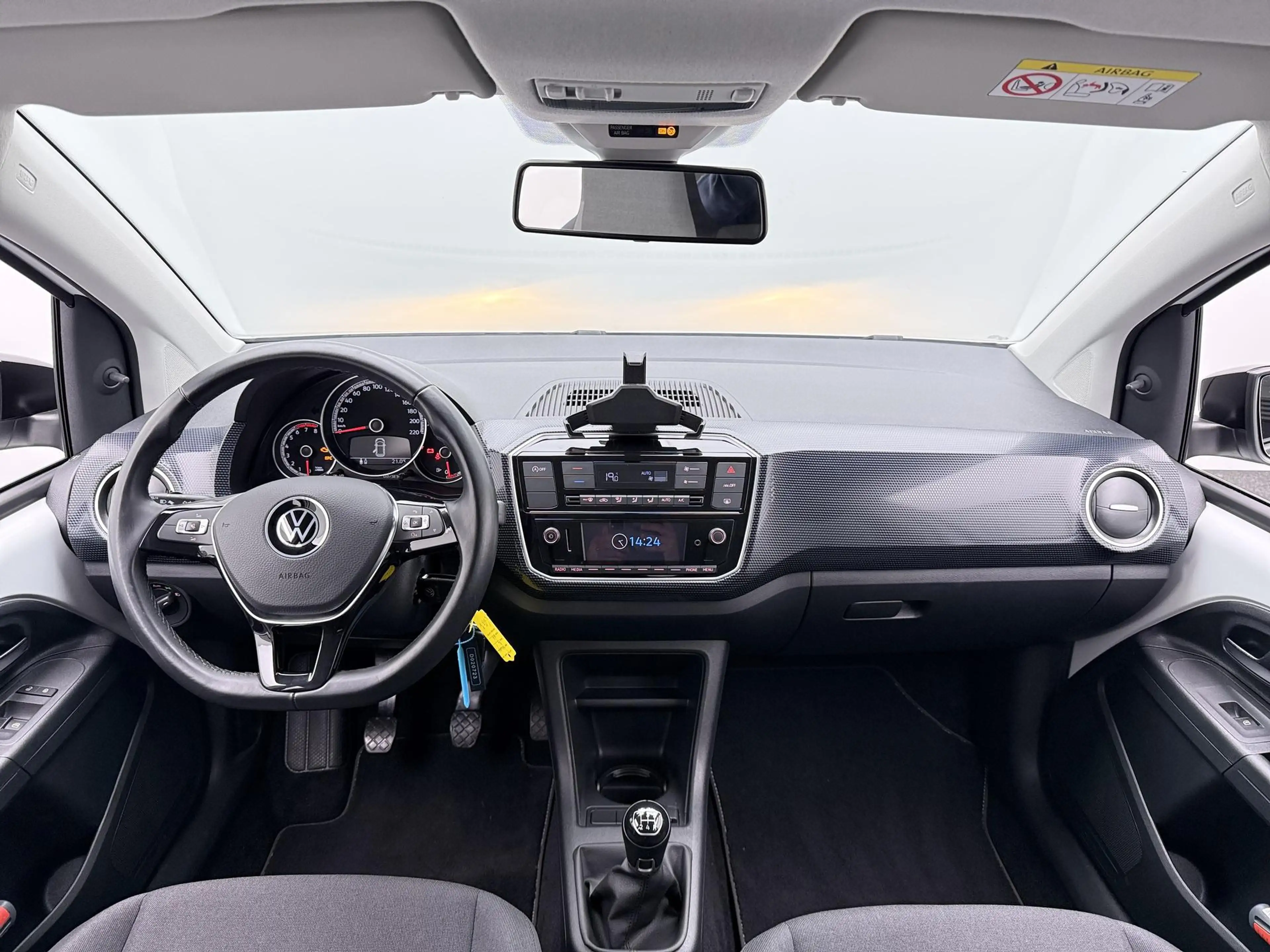 Volkswagen up! 1.0 R-Line | Carplay | Clima | L.M. Velgen | Cruis — photo 13