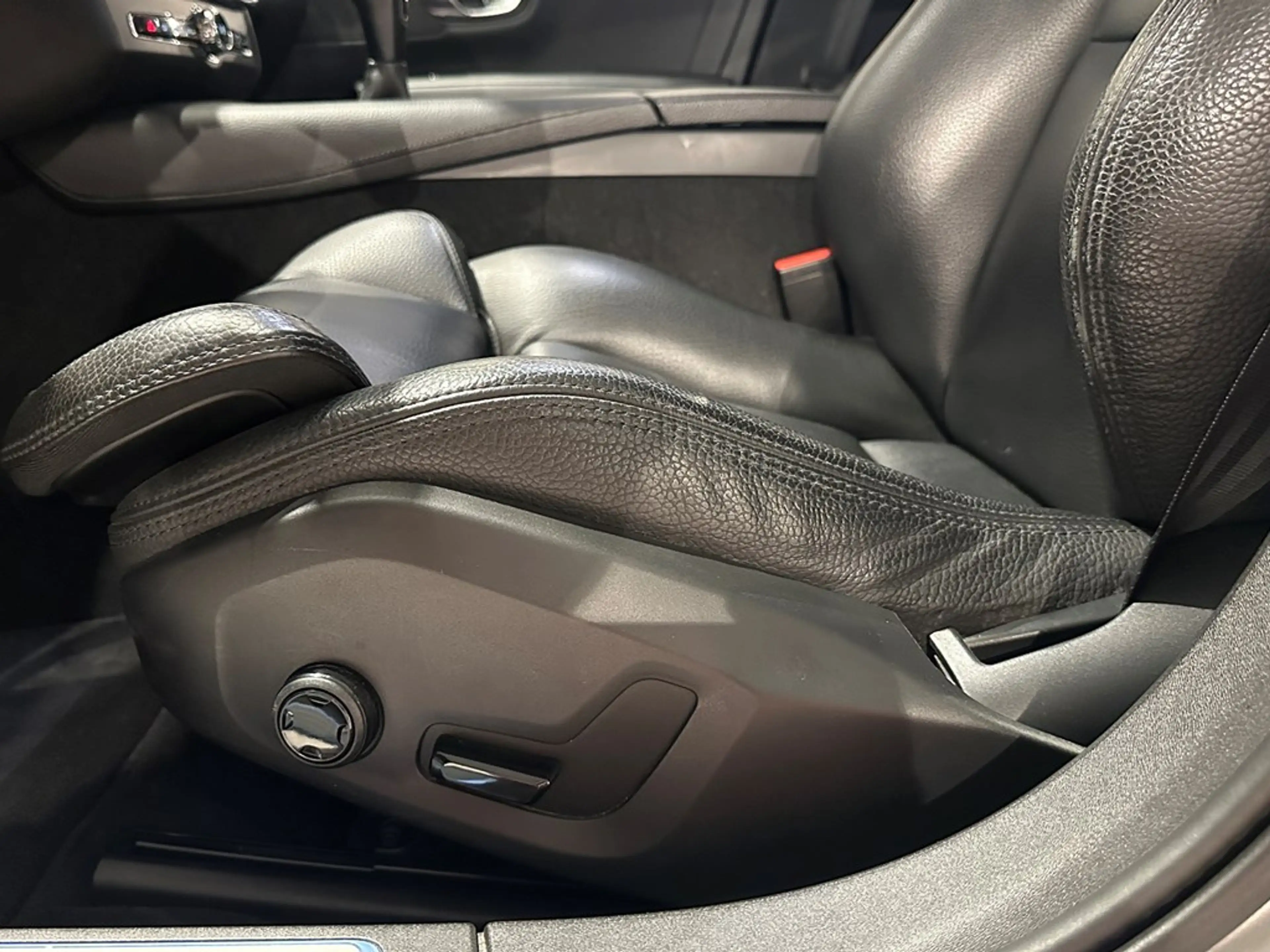Volvo S90 D3 Momentum Pro — photo 6