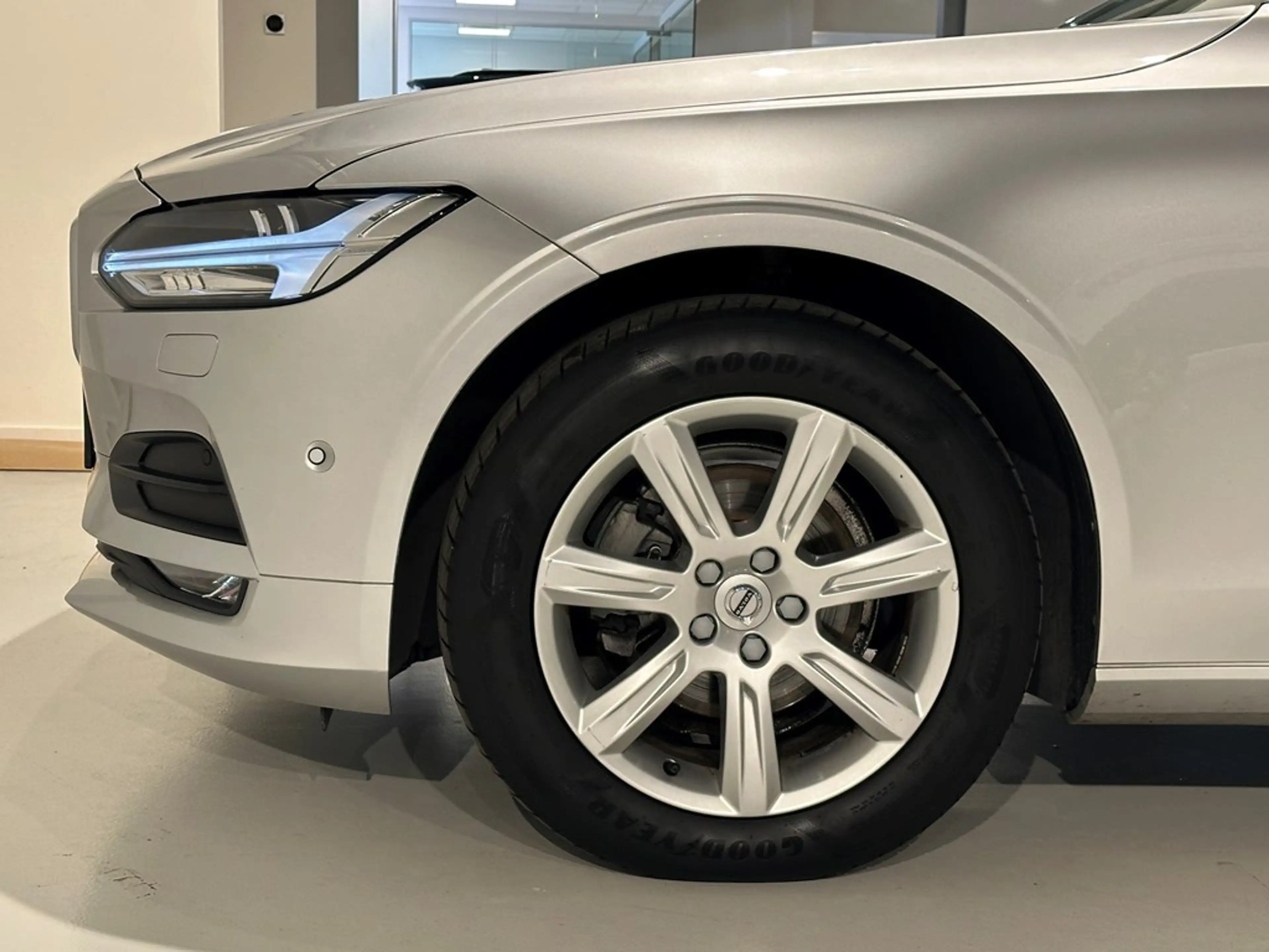 Volvo S90 D3 Momentum Pro — photo 3