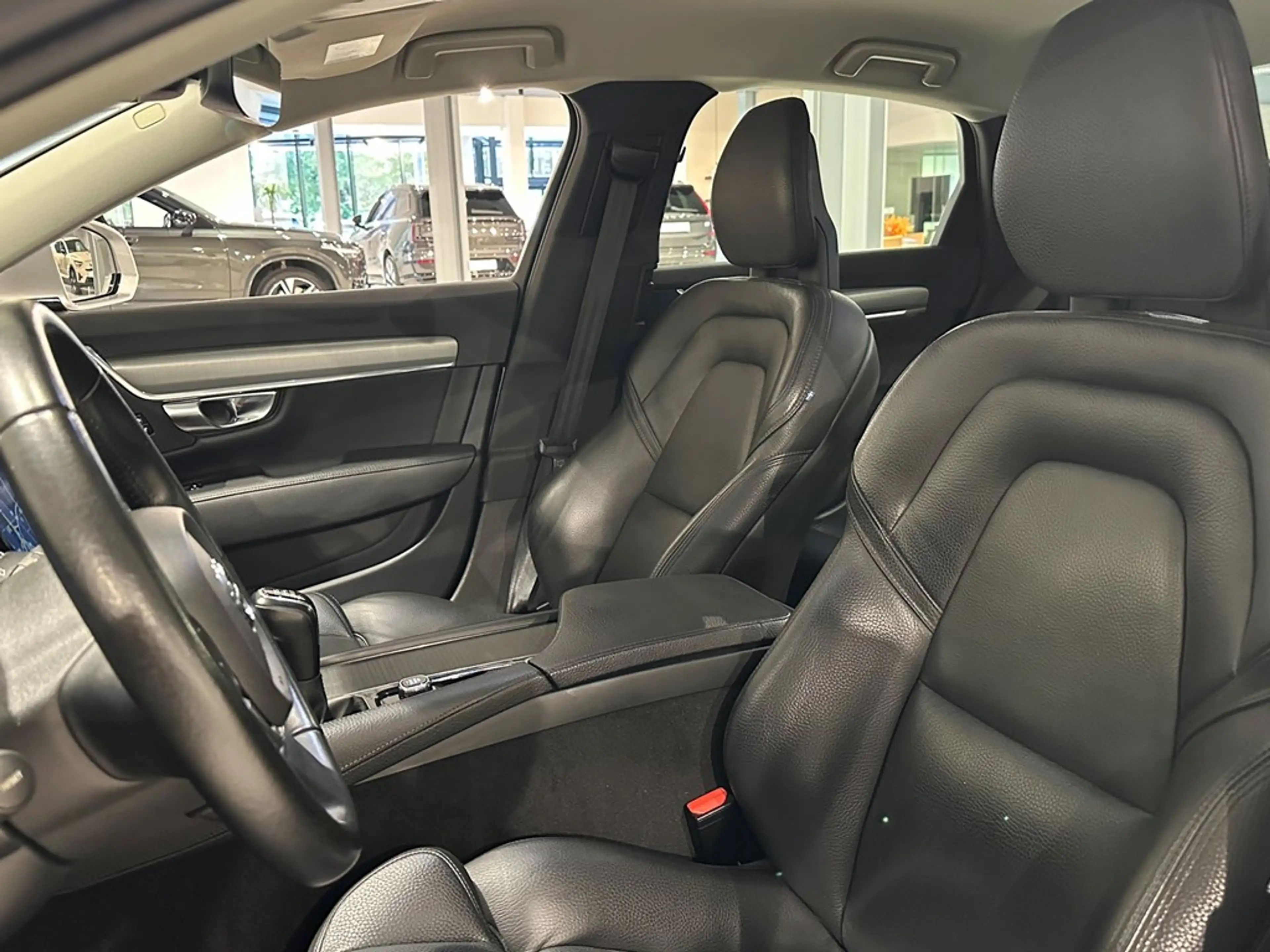 Volvo S90 D3 Momentum Pro — photo 5