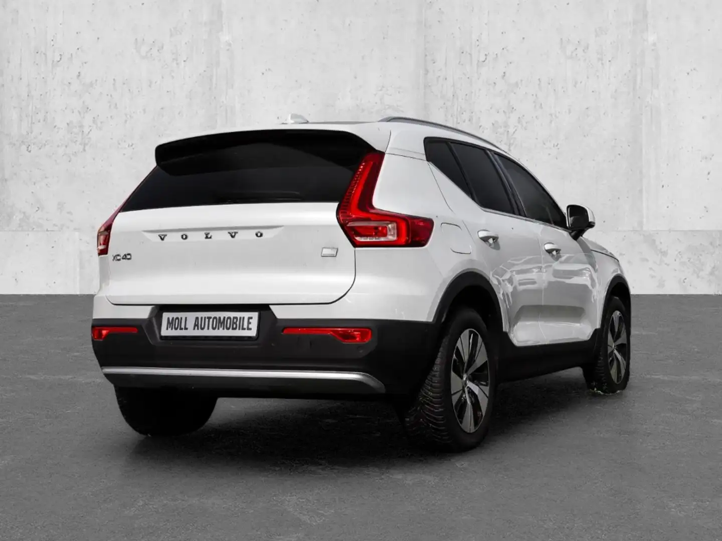 Volvo XC40 Plus Bright Recharge Plug-In Hybrid 2WD T4 Twin En Weiß - 2