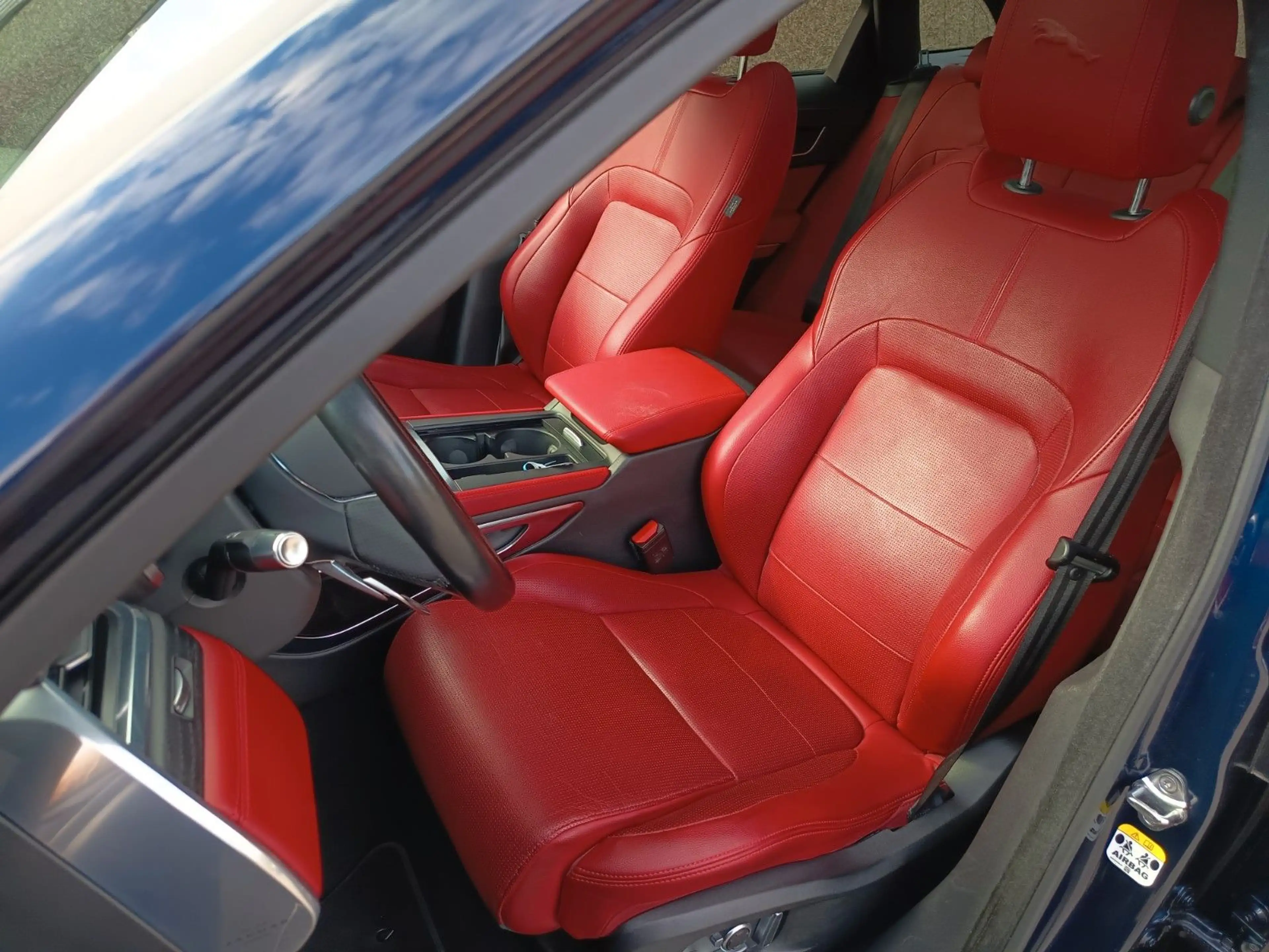 Jaguar F-Pace F-PACE R-Dynamic SE AWD — photo 10