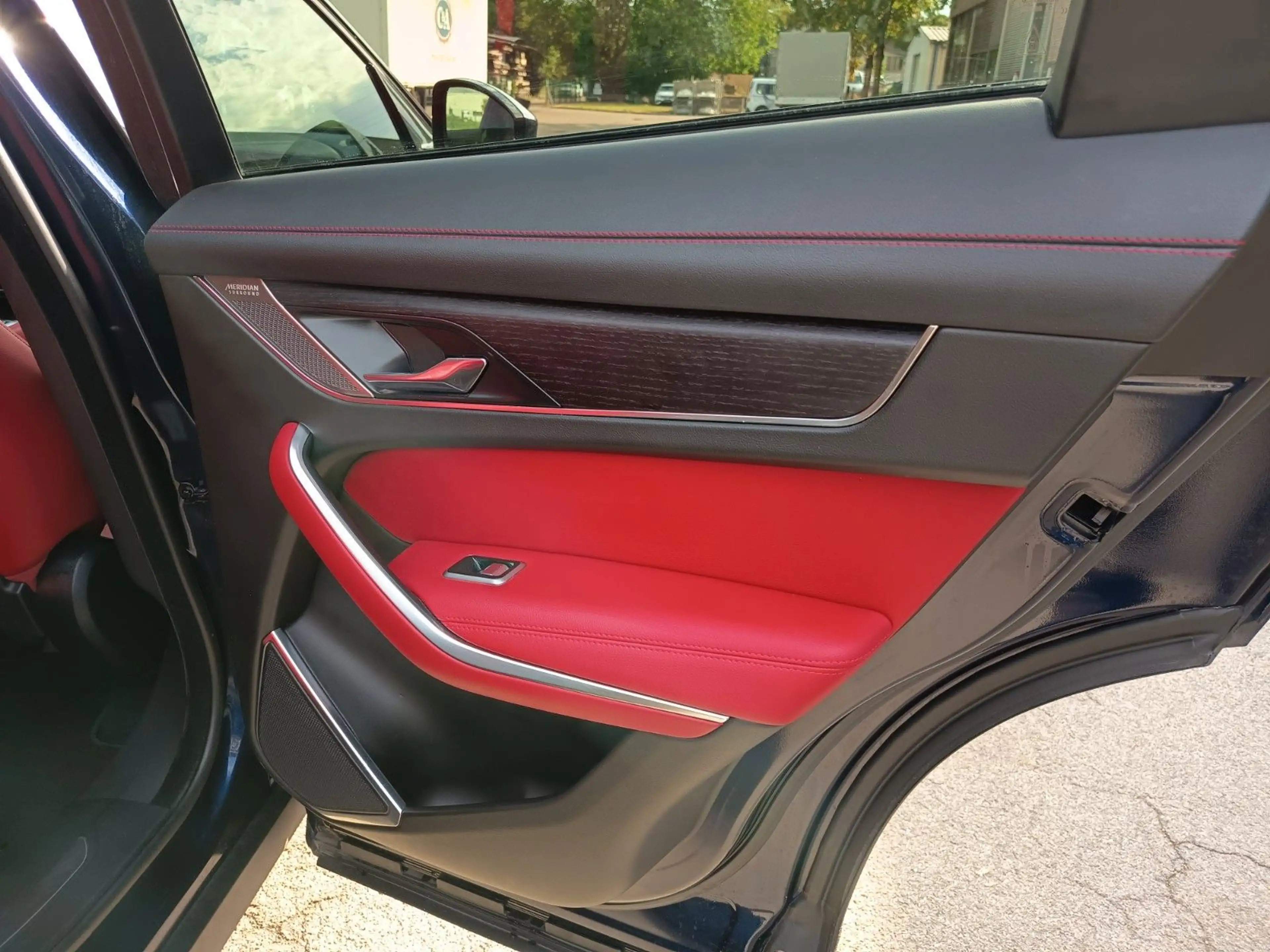 Jaguar F-Pace F-PACE R-Dynamic SE AWD — photo 15