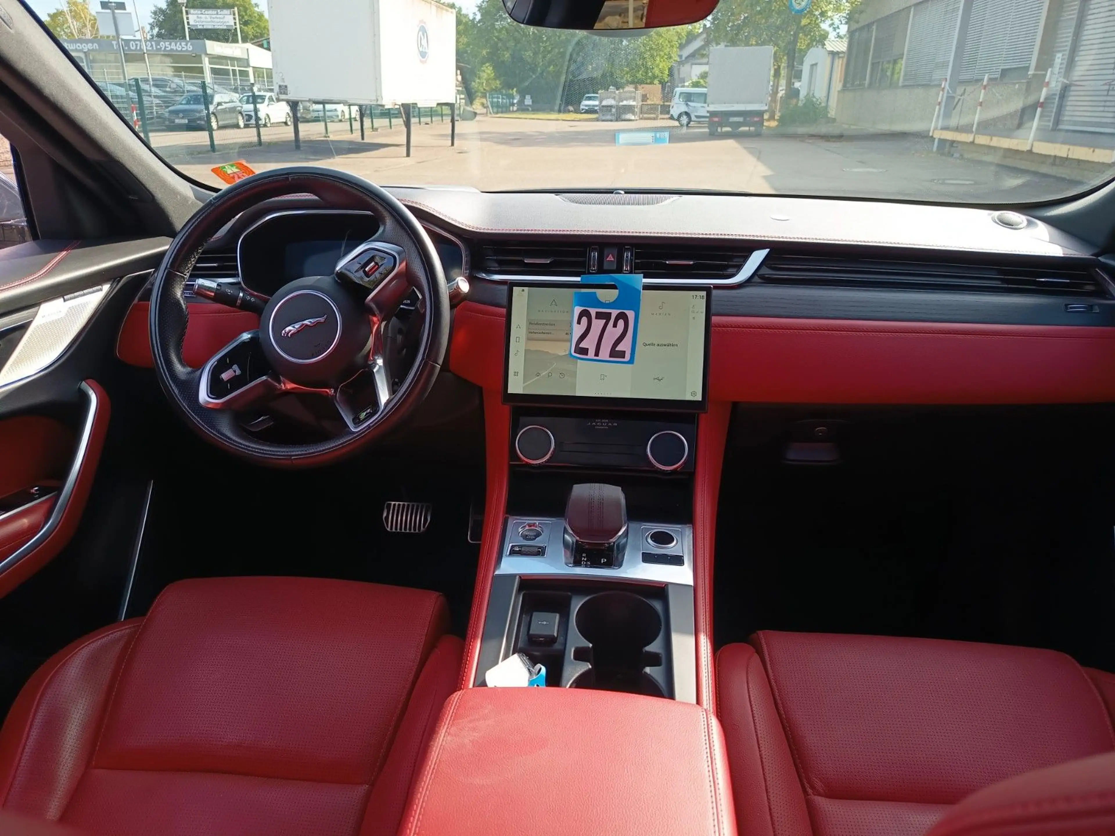 Jaguar F-Pace F-PACE R-Dynamic SE AWD — photo 9