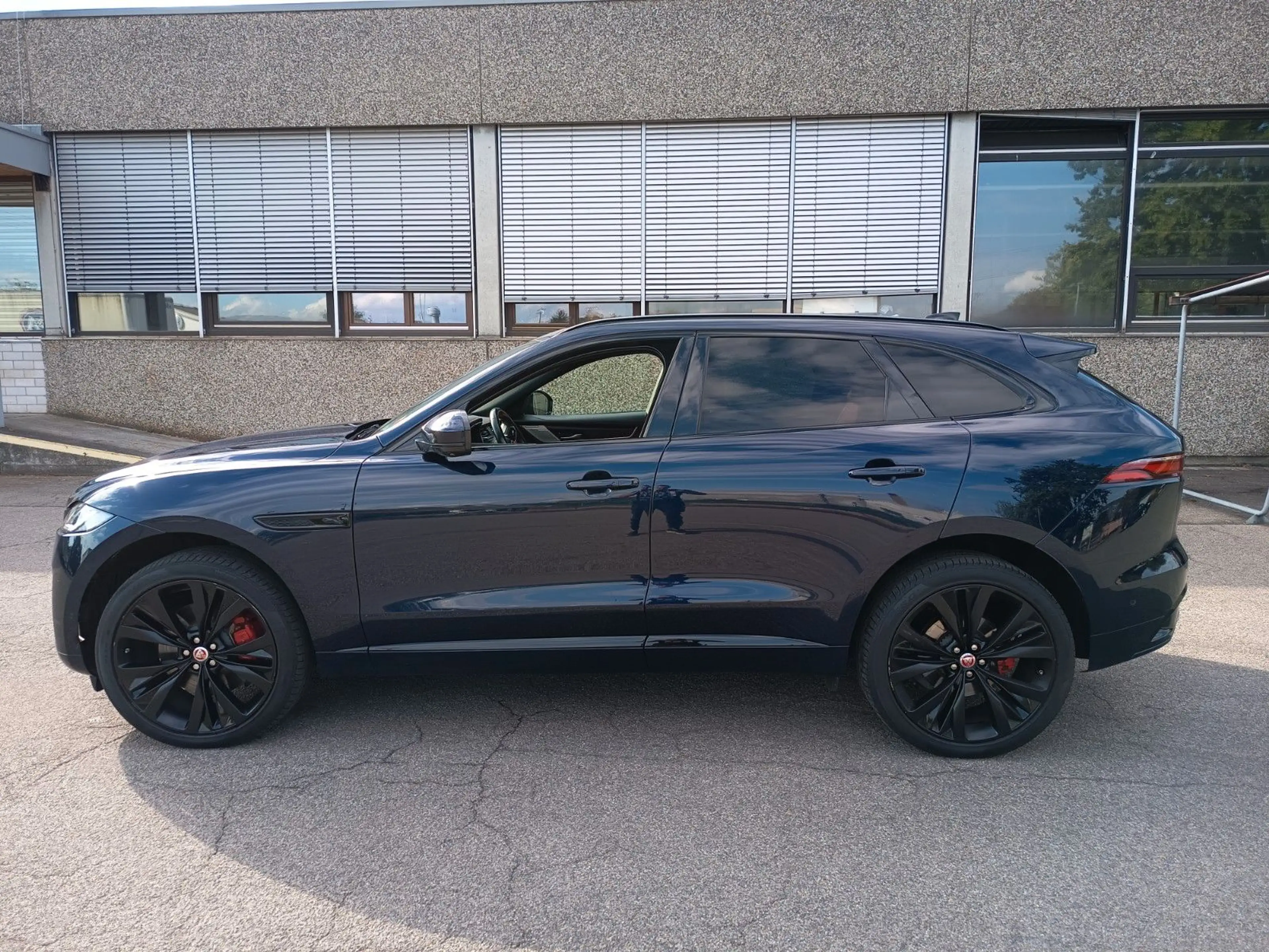 Jaguar F-Pace F-PACE R-Dynamic SE AWD — photo 8