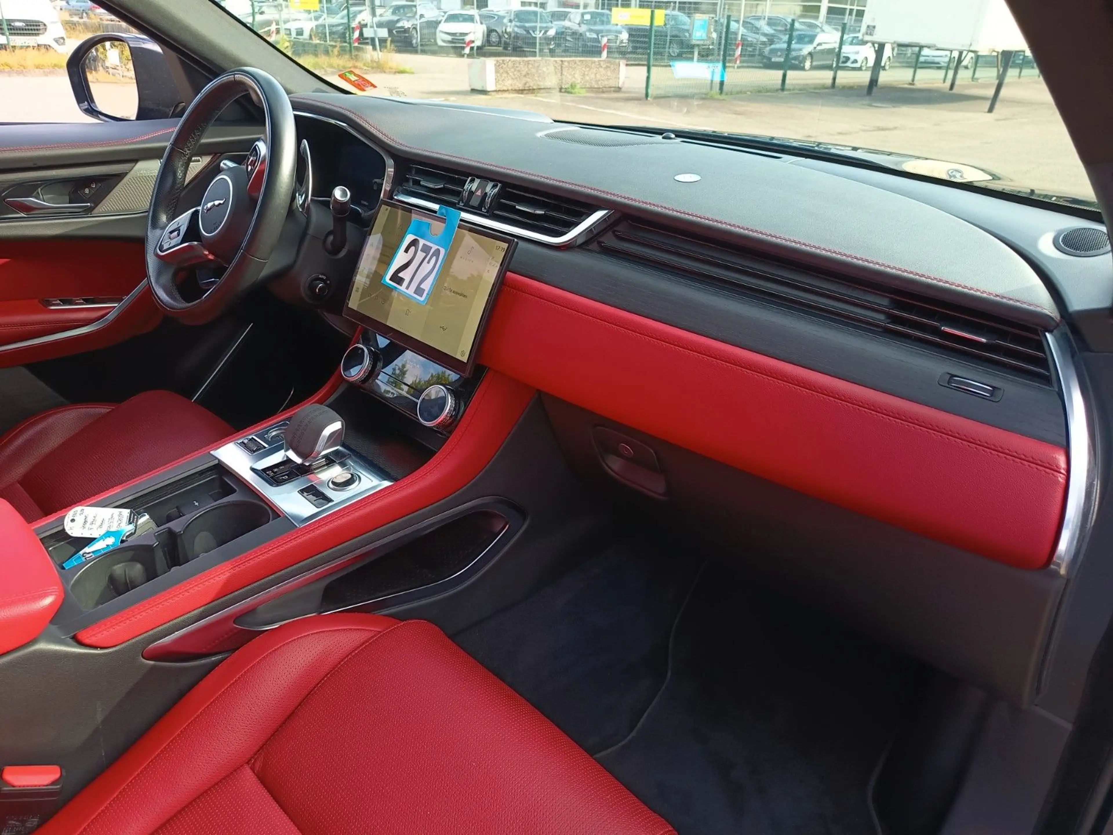 Jaguar F-Pace F-PACE R-Dynamic SE AWD — photo 14