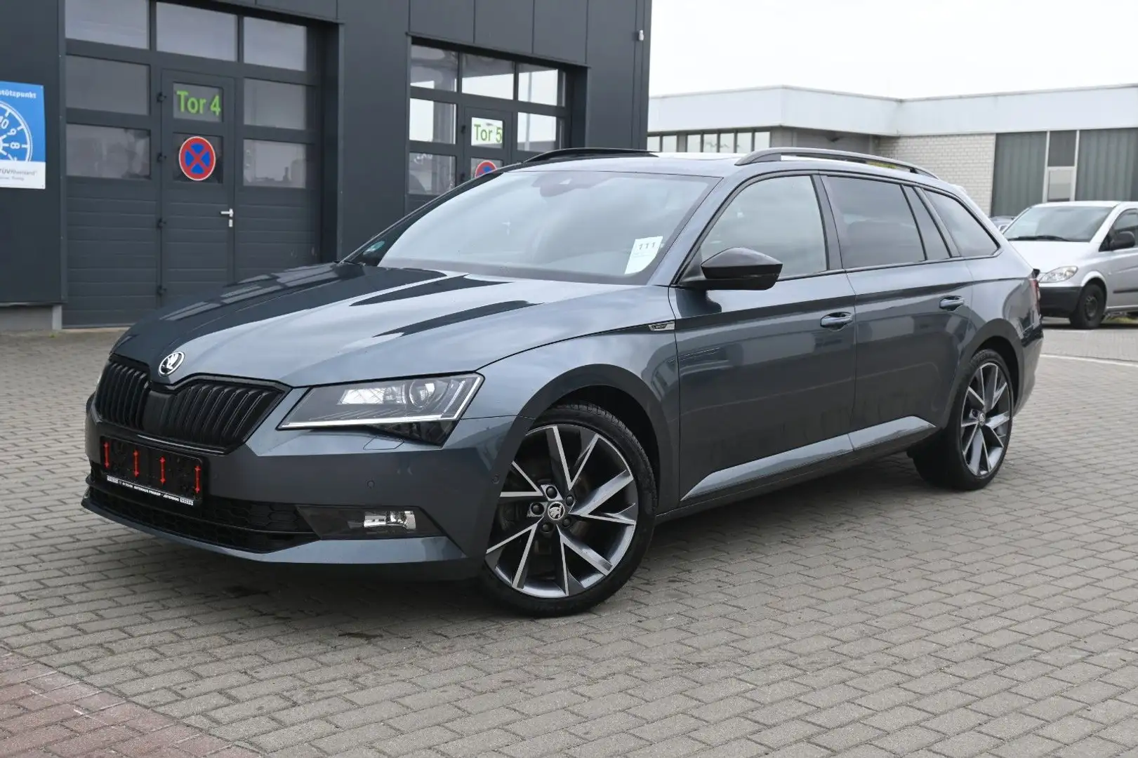 Skoda Superb Kombi 2.0 TDI DSG SportLine 4x4*STDHZG* Grau - 1