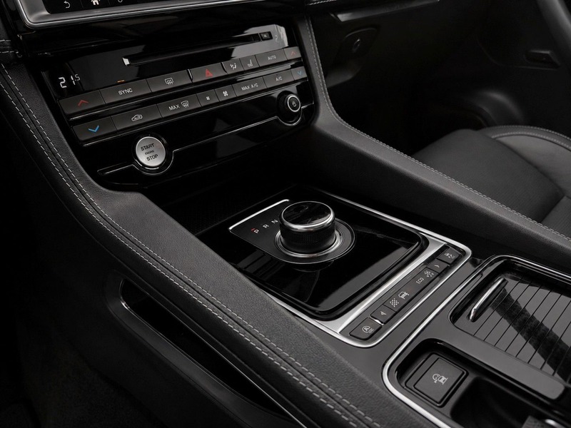 Jaguar F-Pace R-Sport AWD *Bi-Xenon*Pano*Meridian* — photo 14