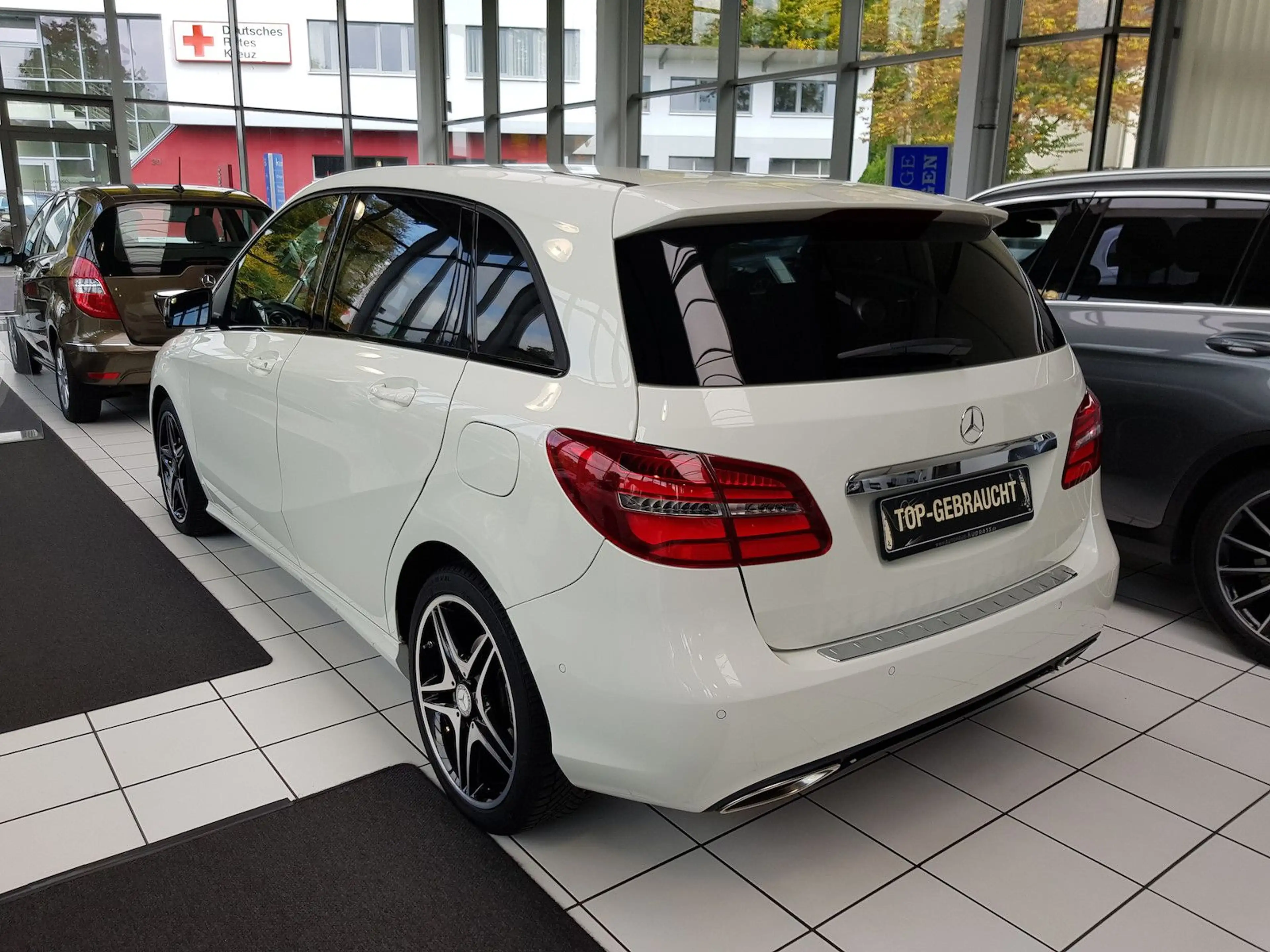 Mercedes-Benz B 180 URBAN LED NAVI NIGHT PTS SHZ TOTWINKEL — photo 4