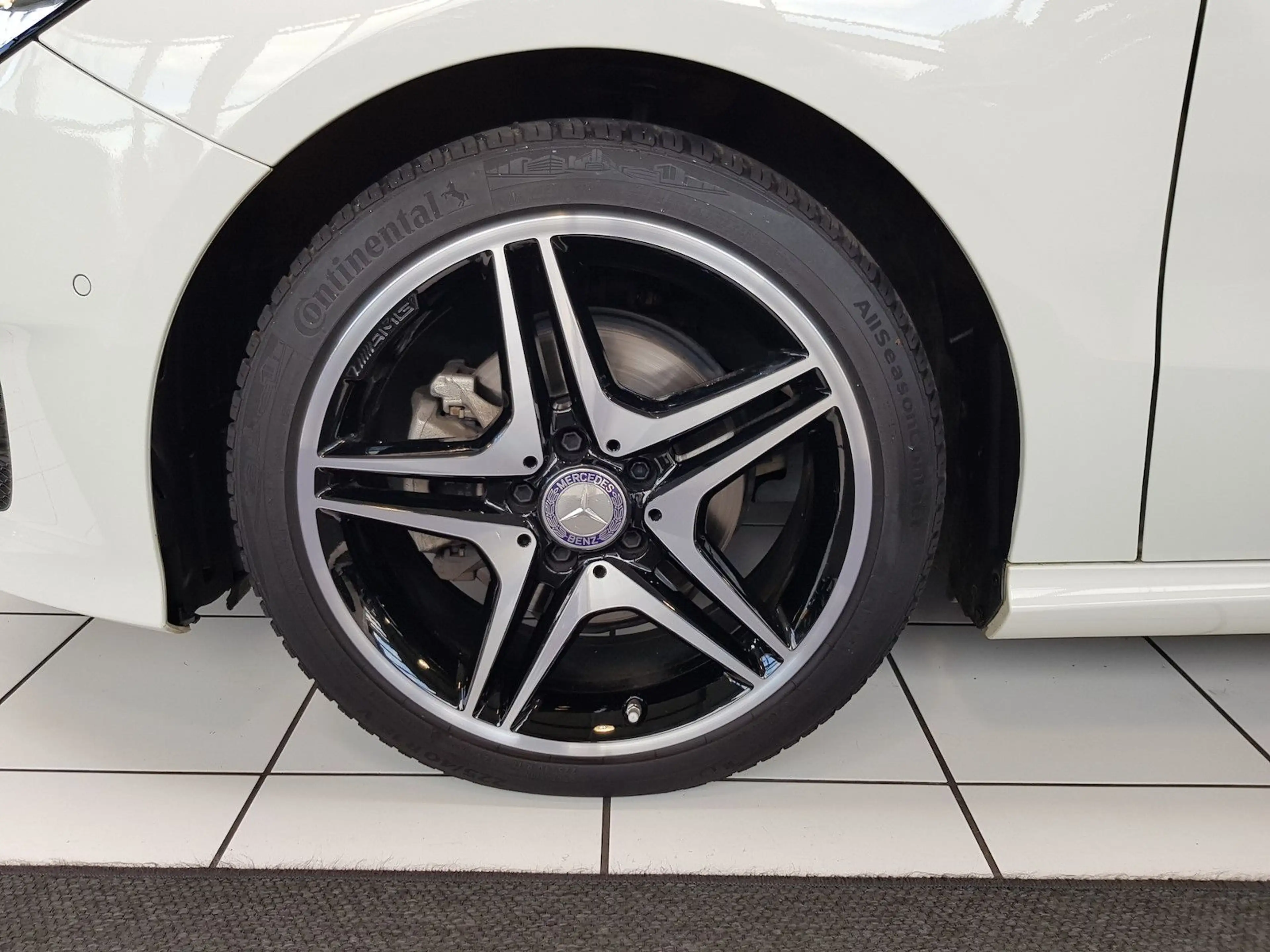 Mercedes-Benz B 180 URBAN LED NAVI NIGHT PTS SHZ TOTWINKEL — photo 5