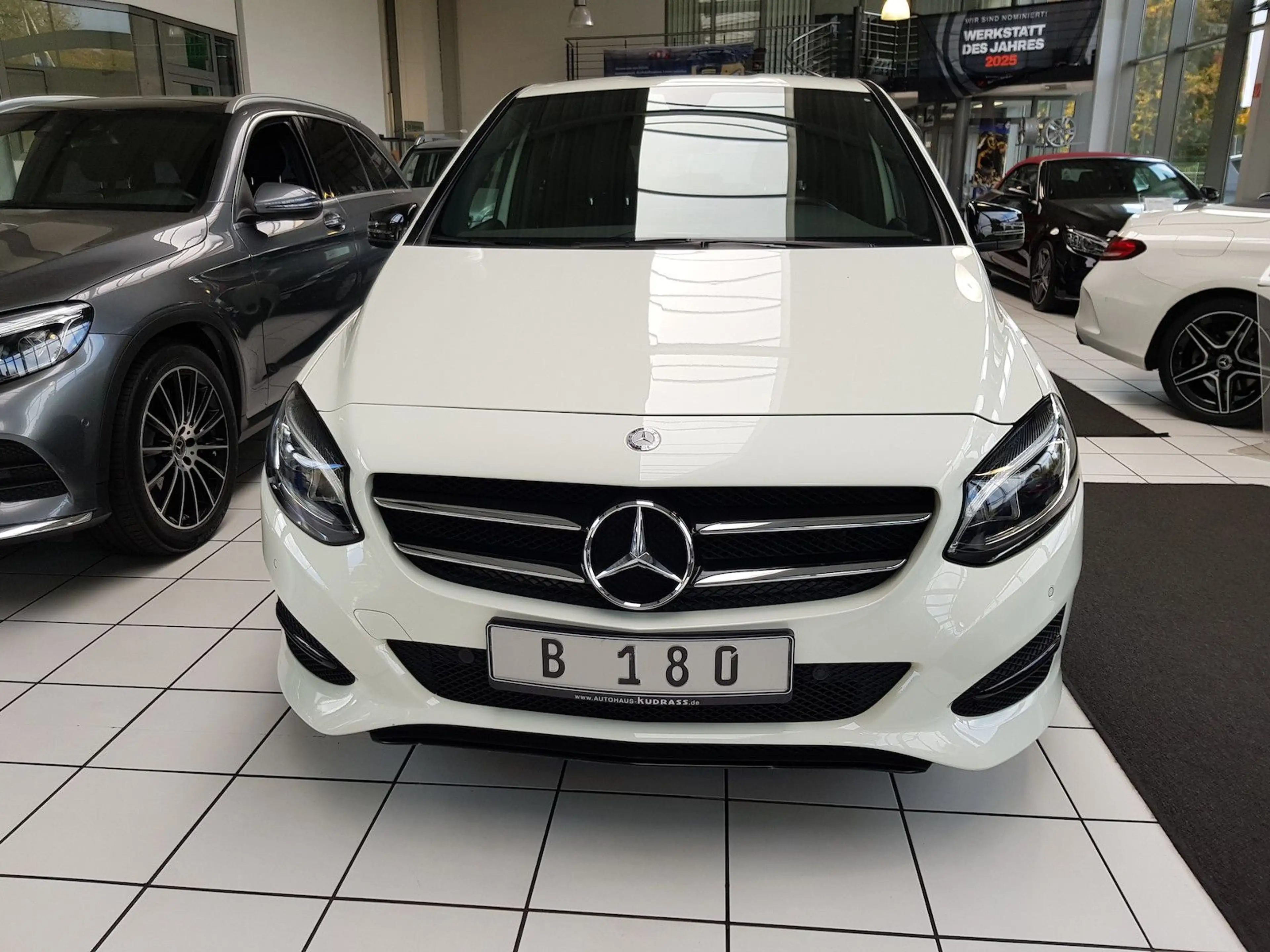 Mercedes-Benz B 180 URBAN LED NAVI NIGHT PTS SHZ TOTWINKEL — photo 15