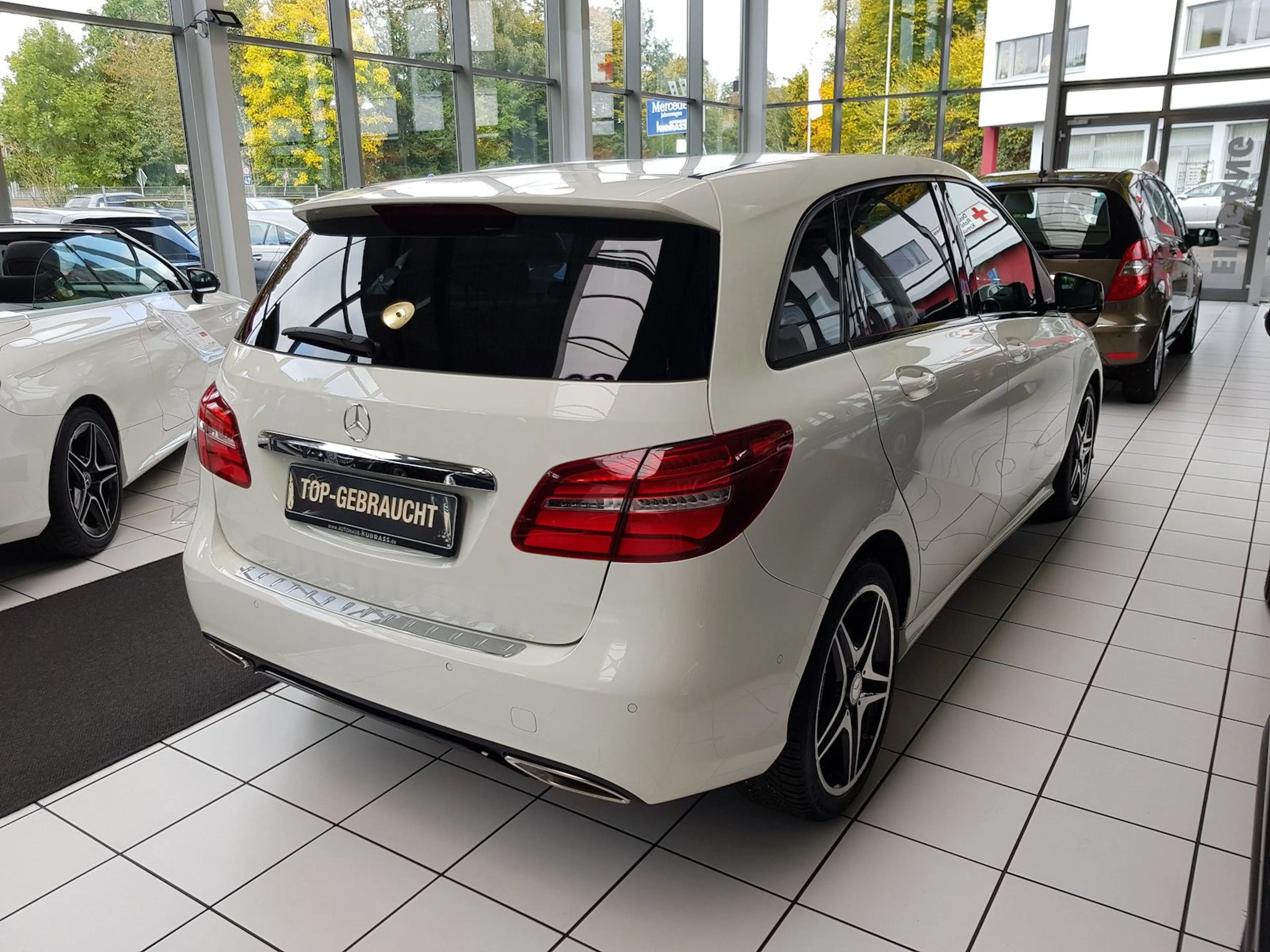 Mercedes-Benz B 180 URBAN LED NAVI NIGHT PTS SHZ TOTWINKEL — photo 3