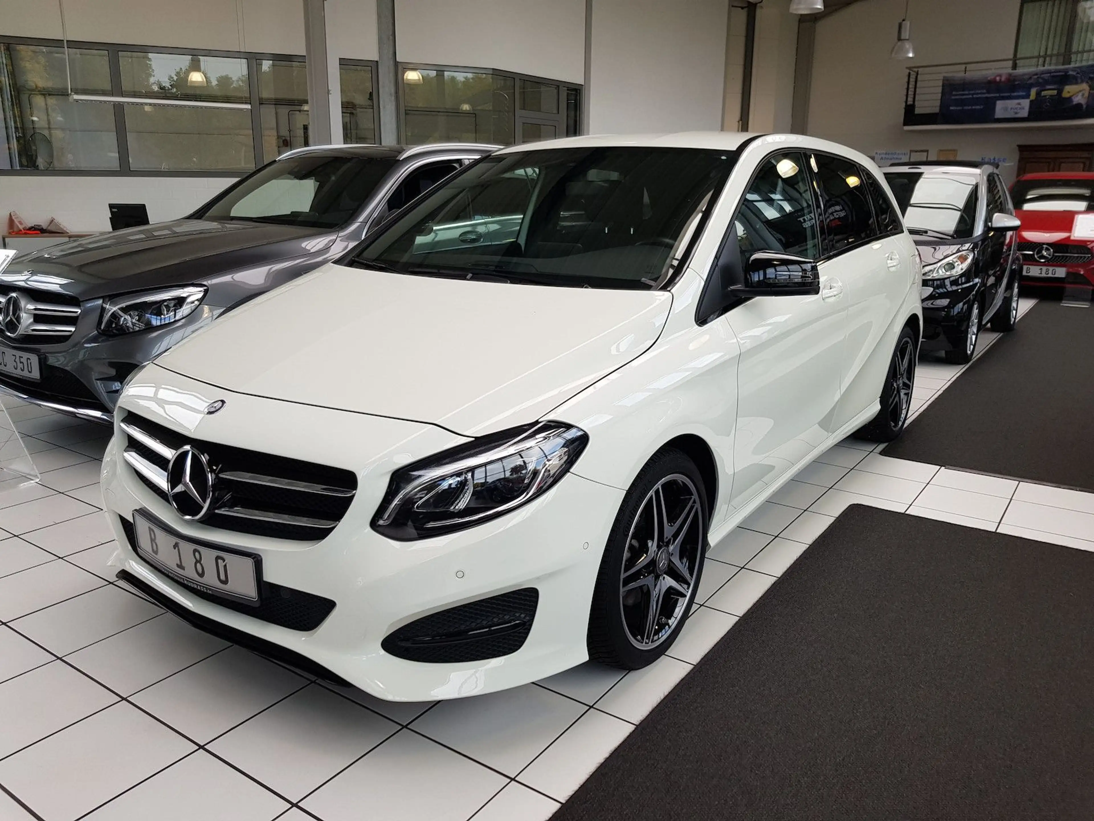 Mercedes-Benz B 180 URBAN LED NAVI NIGHT PTS SHZ TOTWINKEL — photo 2