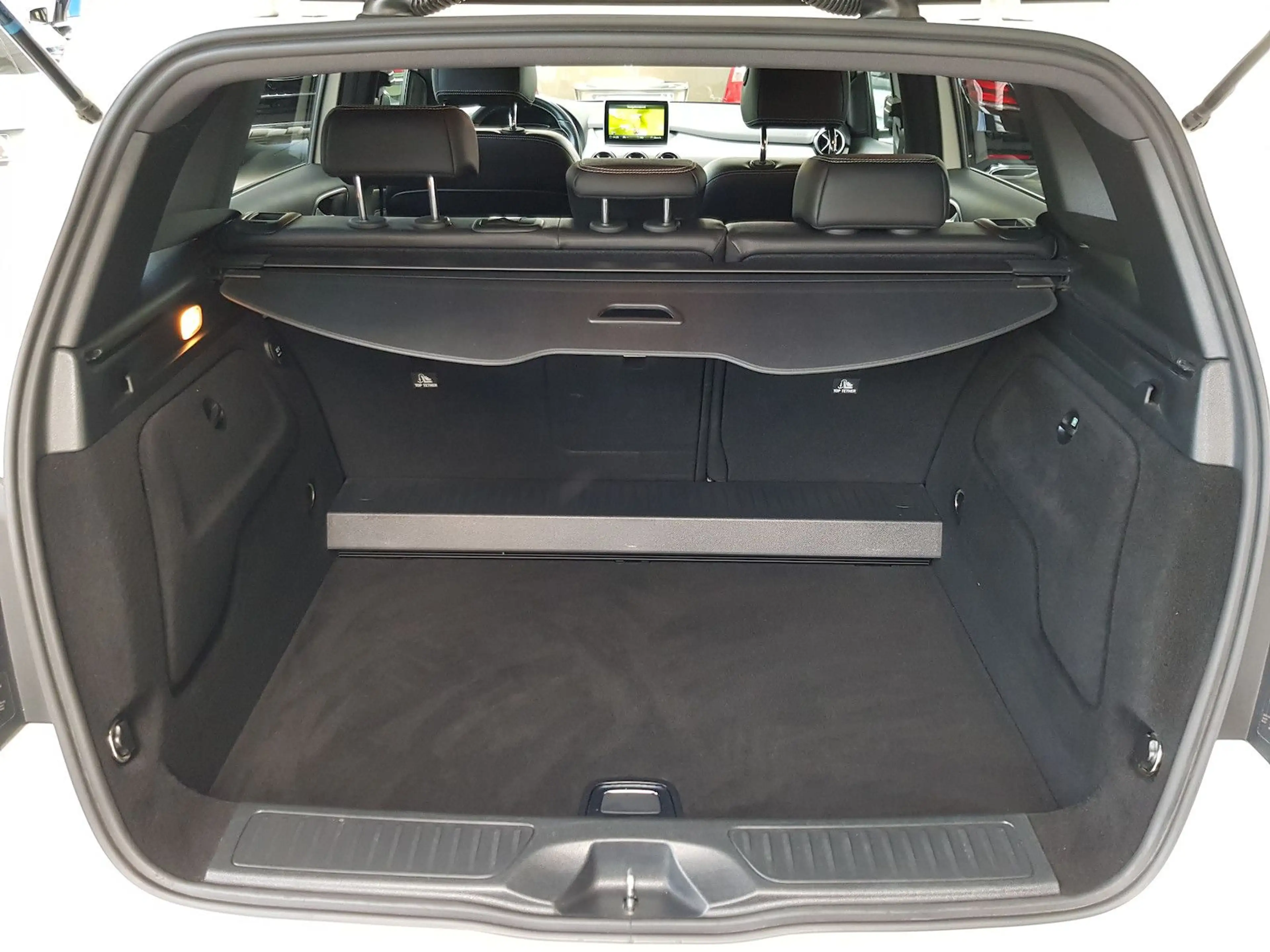 Mercedes-Benz B 180 URBAN LED NAVI NIGHT PTS SHZ TOTWINKEL — photo 12