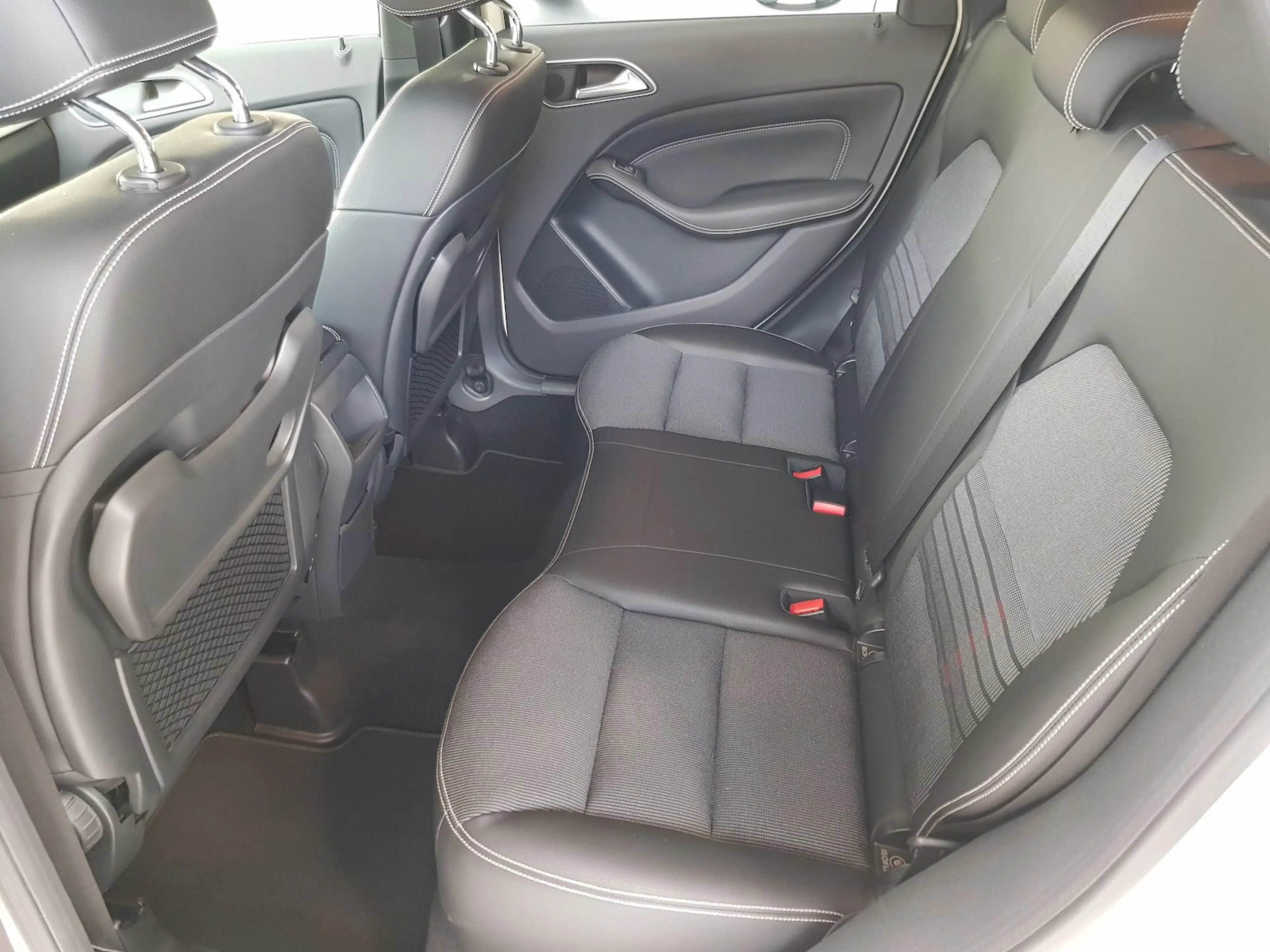 Mercedes-Benz B 180 URBAN LED NAVI NIGHT PTS SHZ TOTWINKEL — photo 10