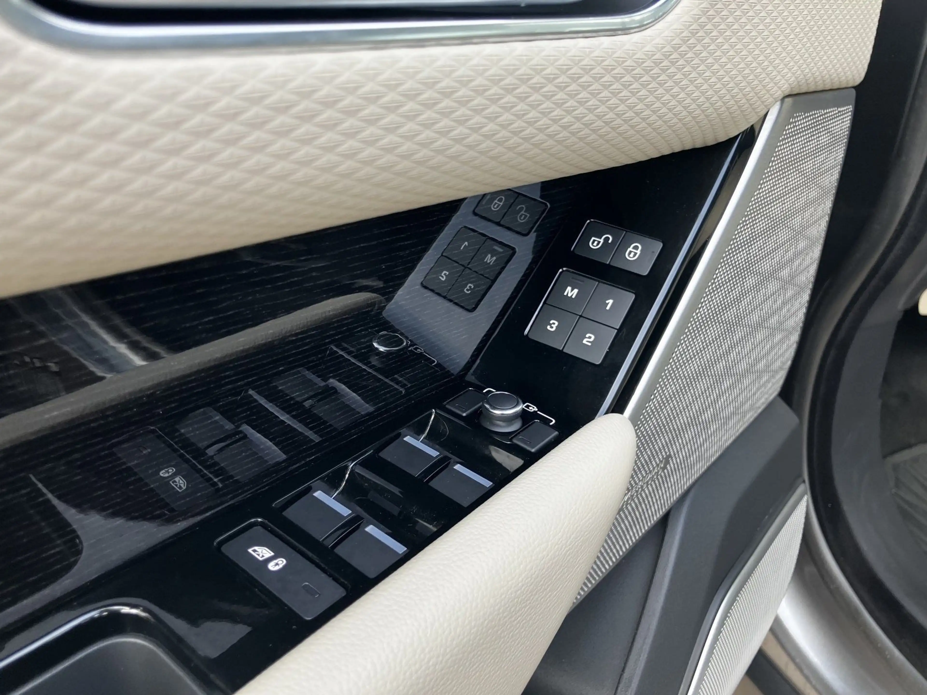Land Rover Range Rover Velar 3.0 PANO*LEDER*NAVI*RFK — photo 12