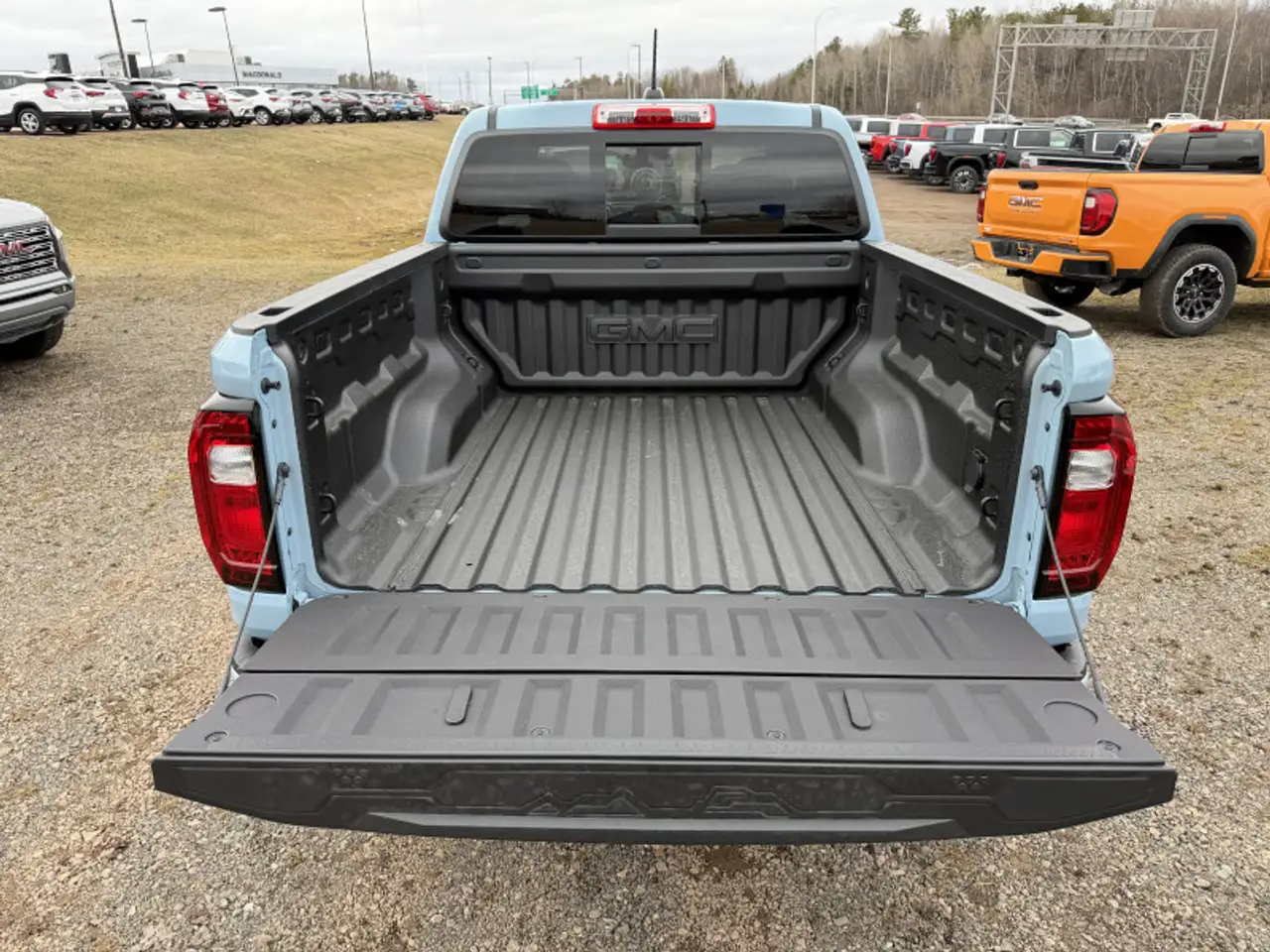 GMC Canyon снимка GMC Canyon