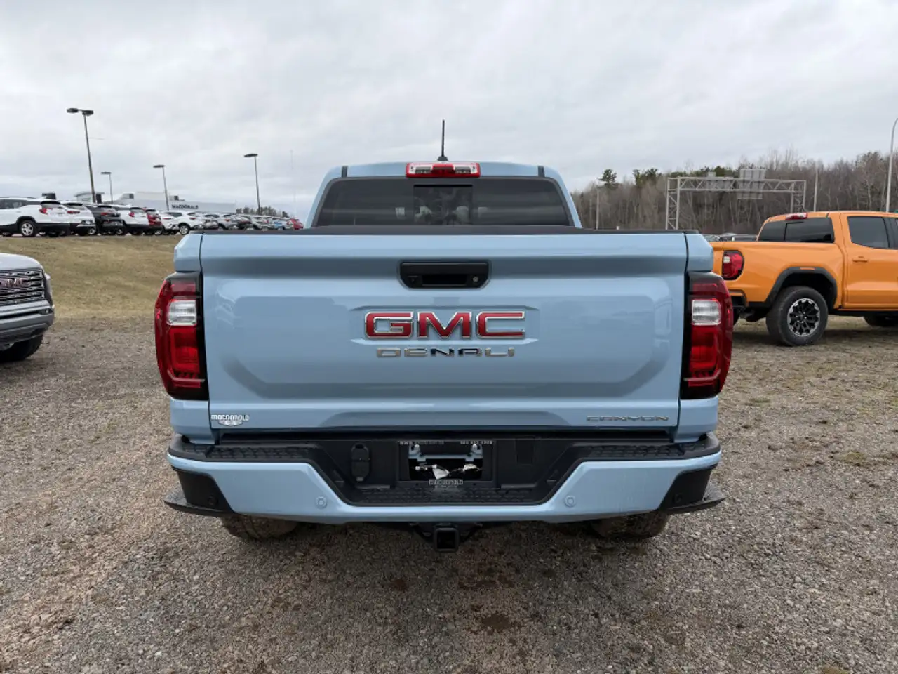 GMC Canyon снимка GMC Canyon